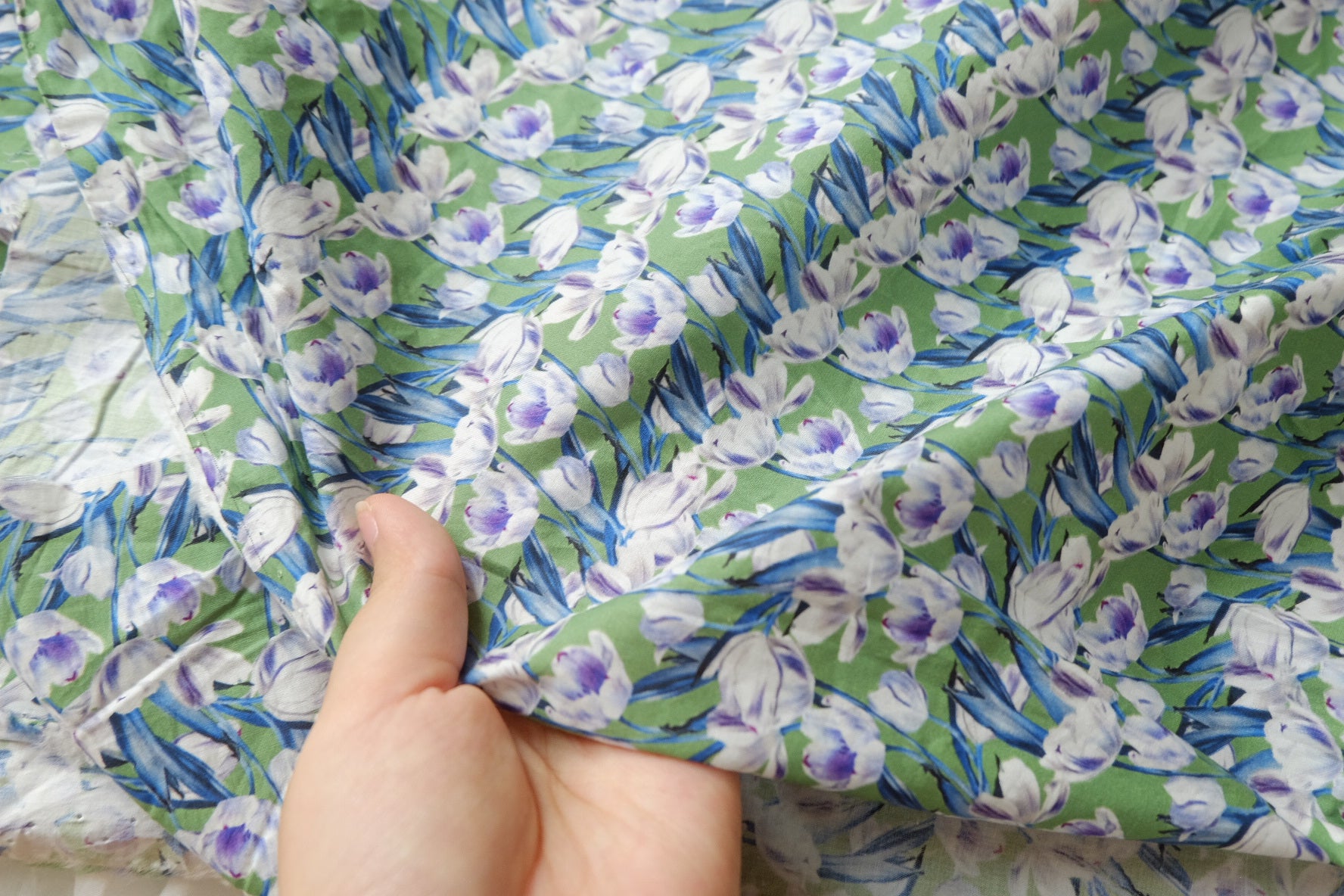 Bold Floral Cotton Poplin, Lightweight 80s, 1.3 Yards