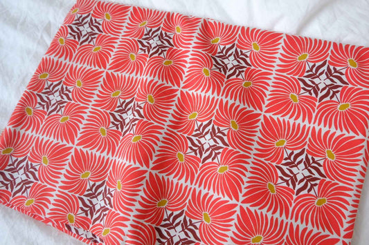 Red Graphic Daisy Cotton Fabric — 3.28 yd
