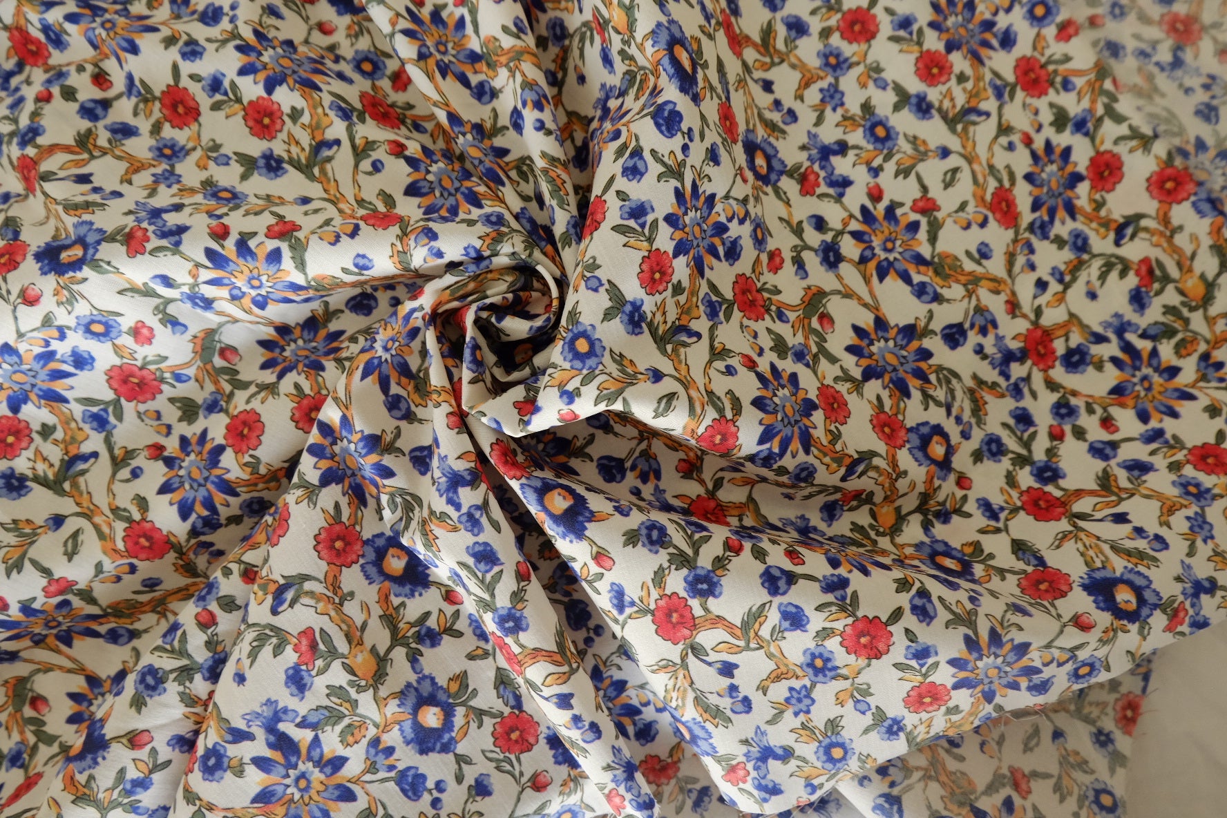 Red & Blue Trailing Floral Cotton Lawn Fabric – 2.46 yd Piece