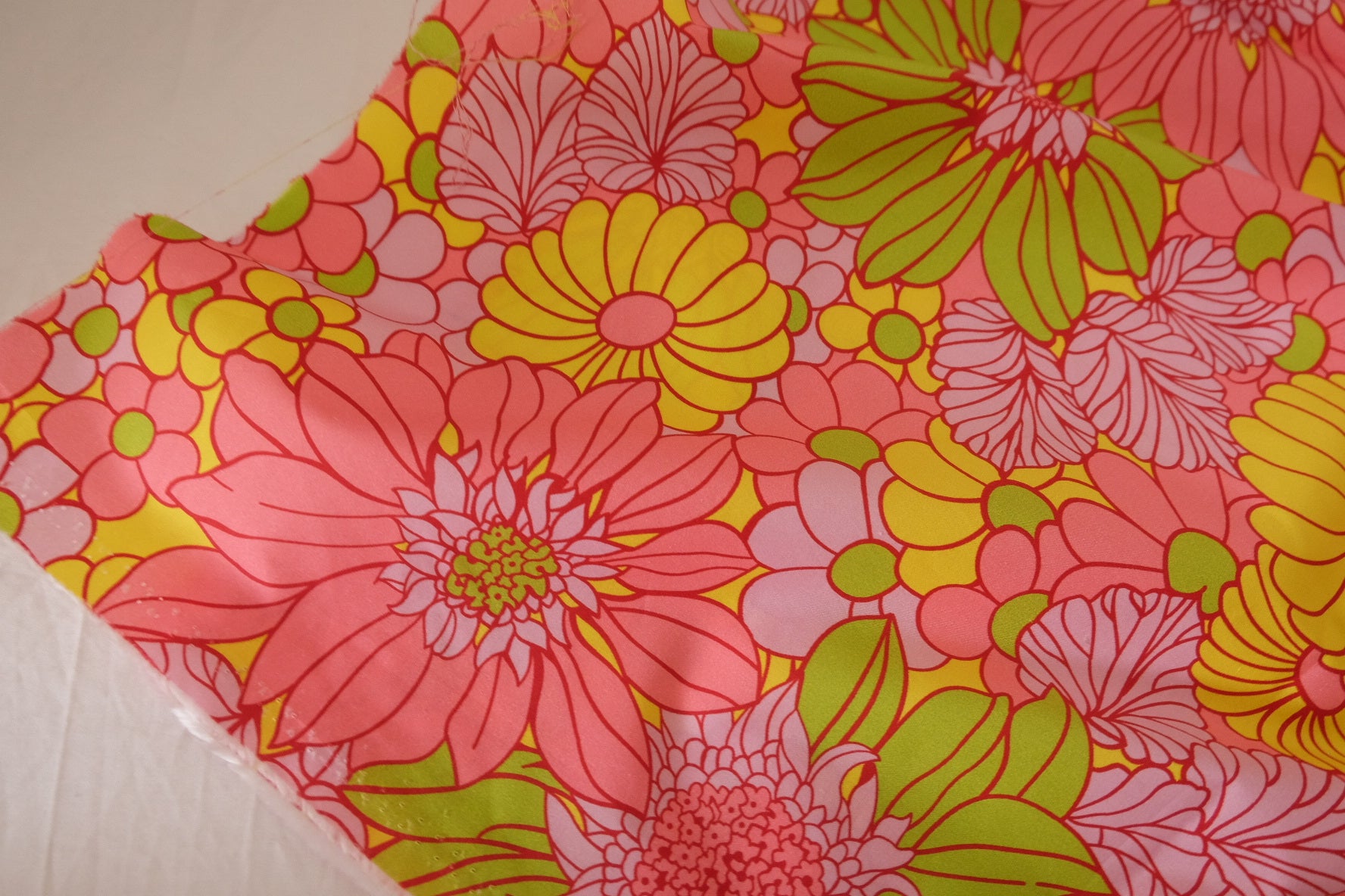 Retro Pink Floral Cotton Lawn Fabric – 2.7 yd