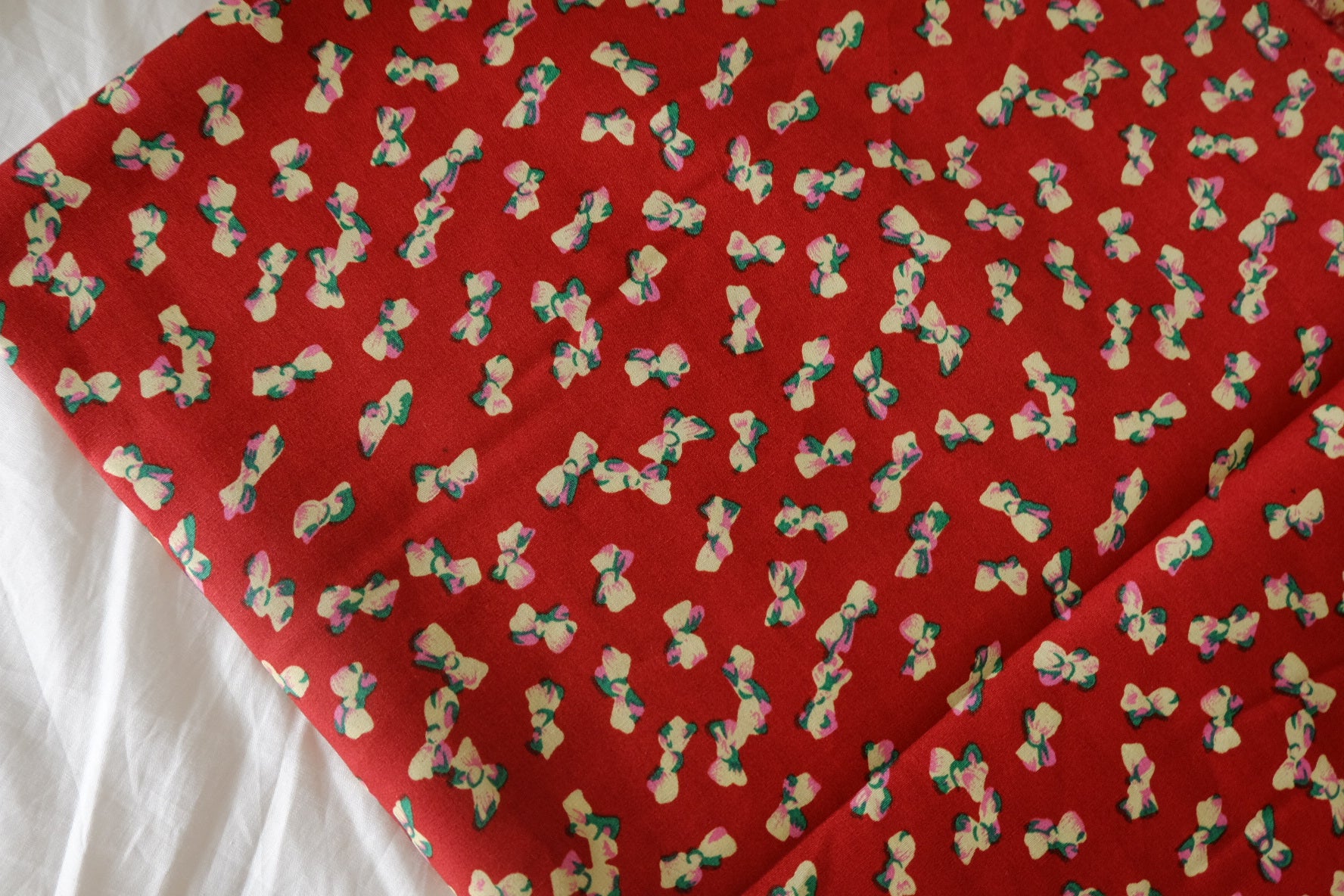 Red Bow Print High-Count Cotton Poplin – 1.6 yd