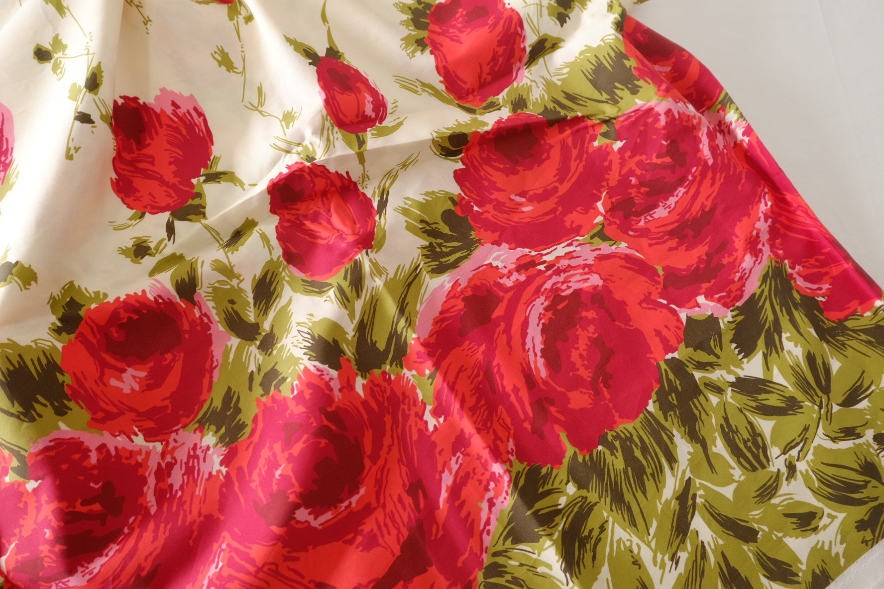 Border Rose Cotton Lawn Fabric – 3.6 yd