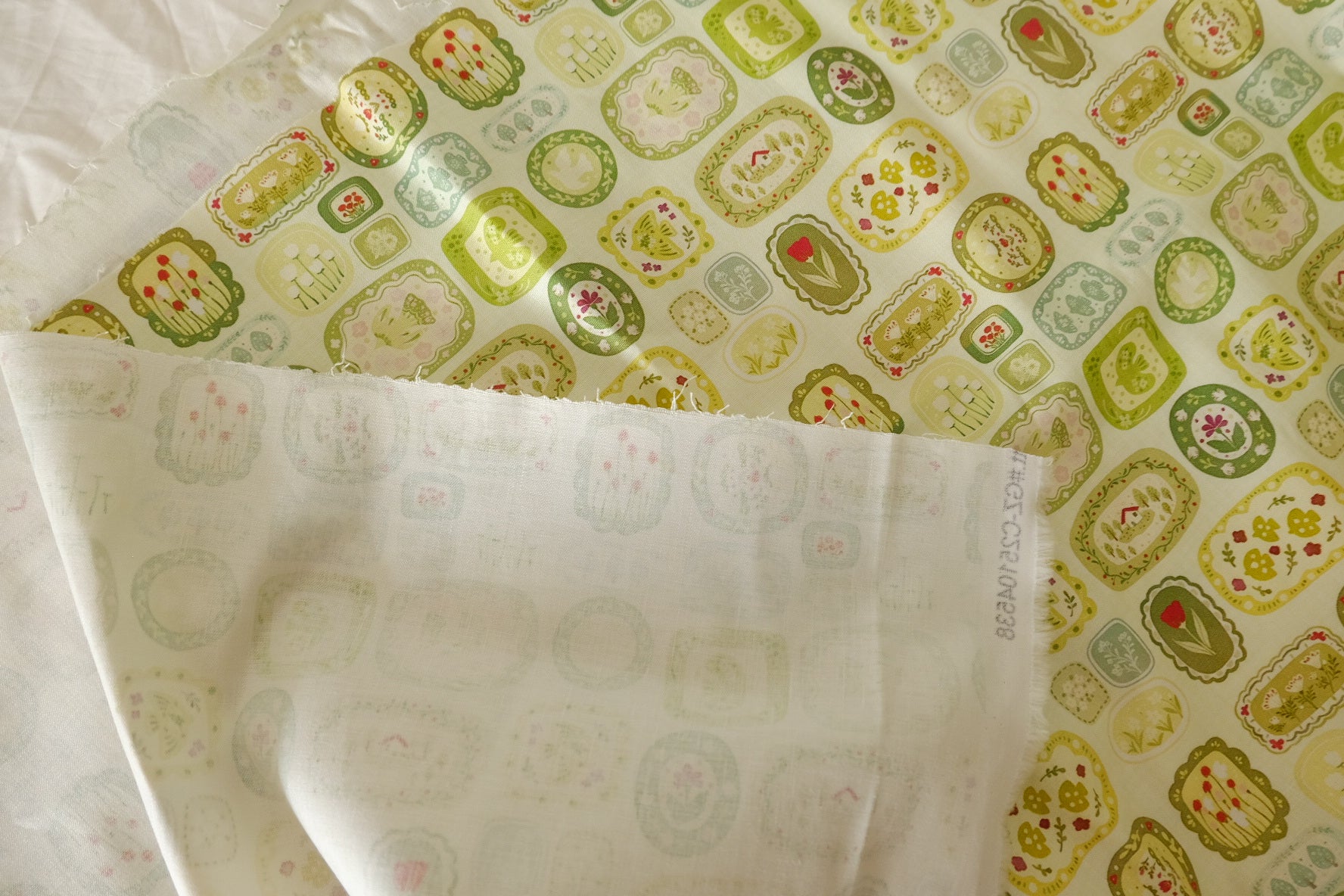 Stretch Linen Cotton Fabric with Green Plate Motifs - 2.2 yd
