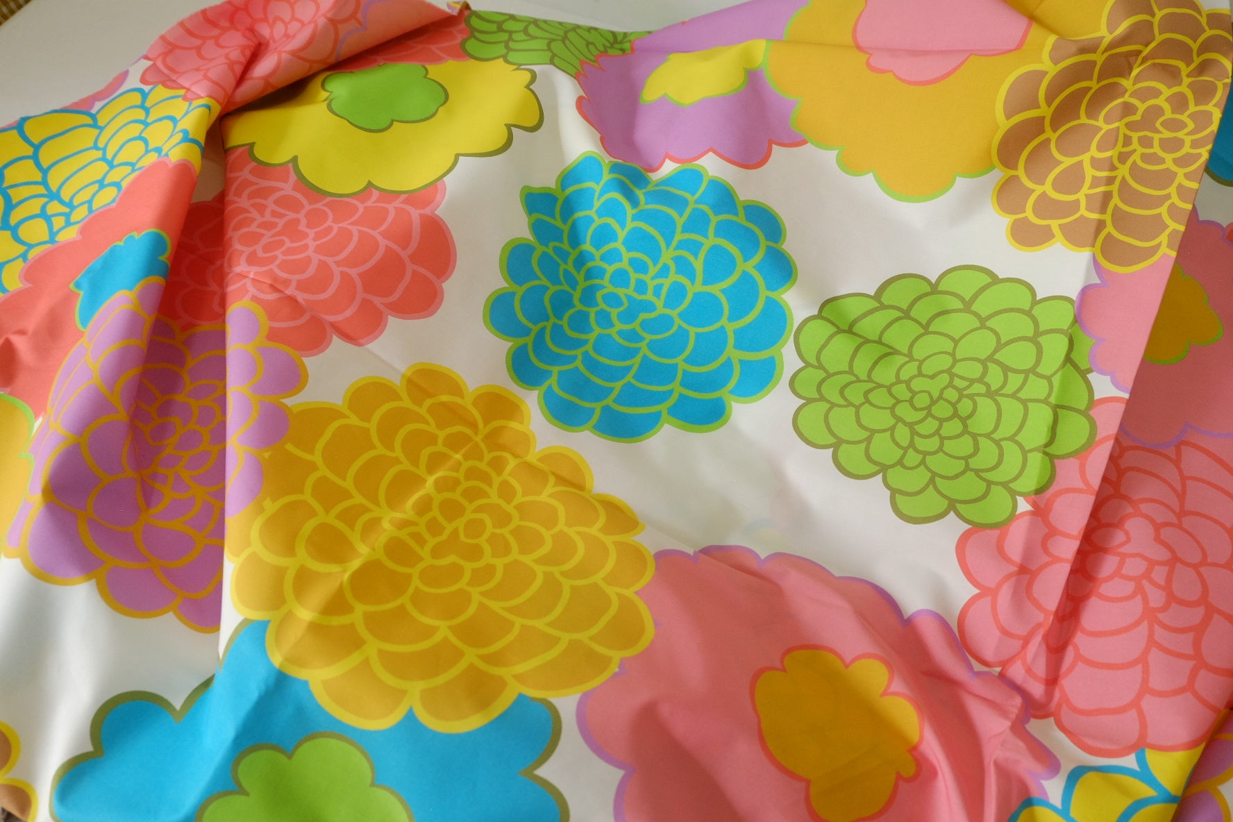 Retro Pop Floral Cotton Poplin – 1.6 yd