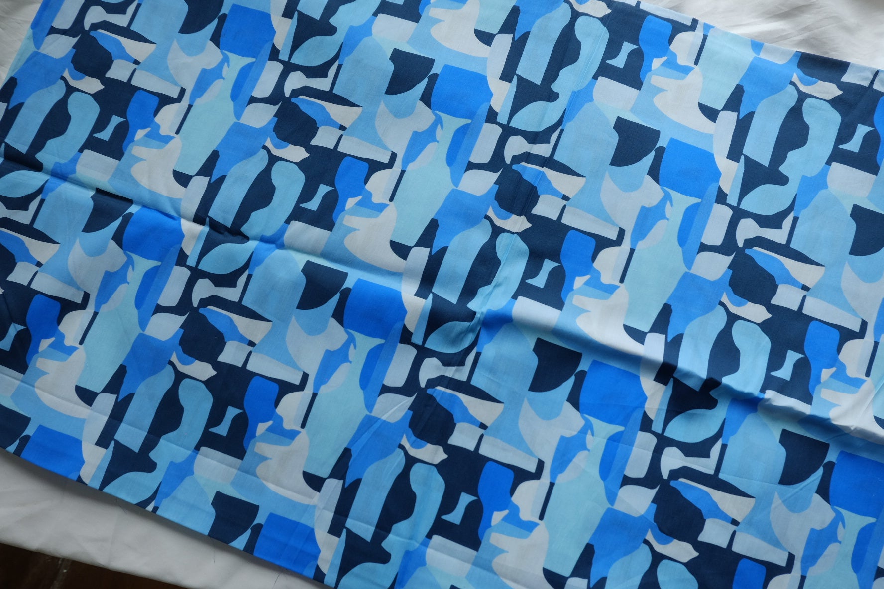 Abstract Blue Cotton Lawn – 3.3 yd