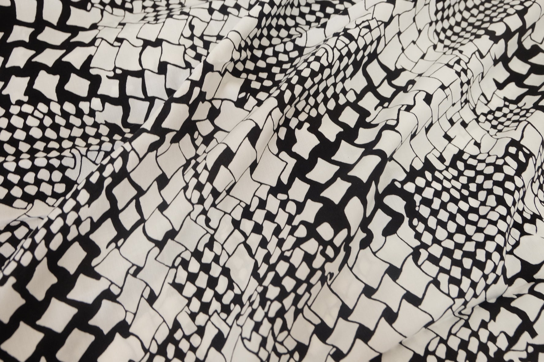 Black & White Abstract Geometric Rayon Challis Fabric – 1.6 yd