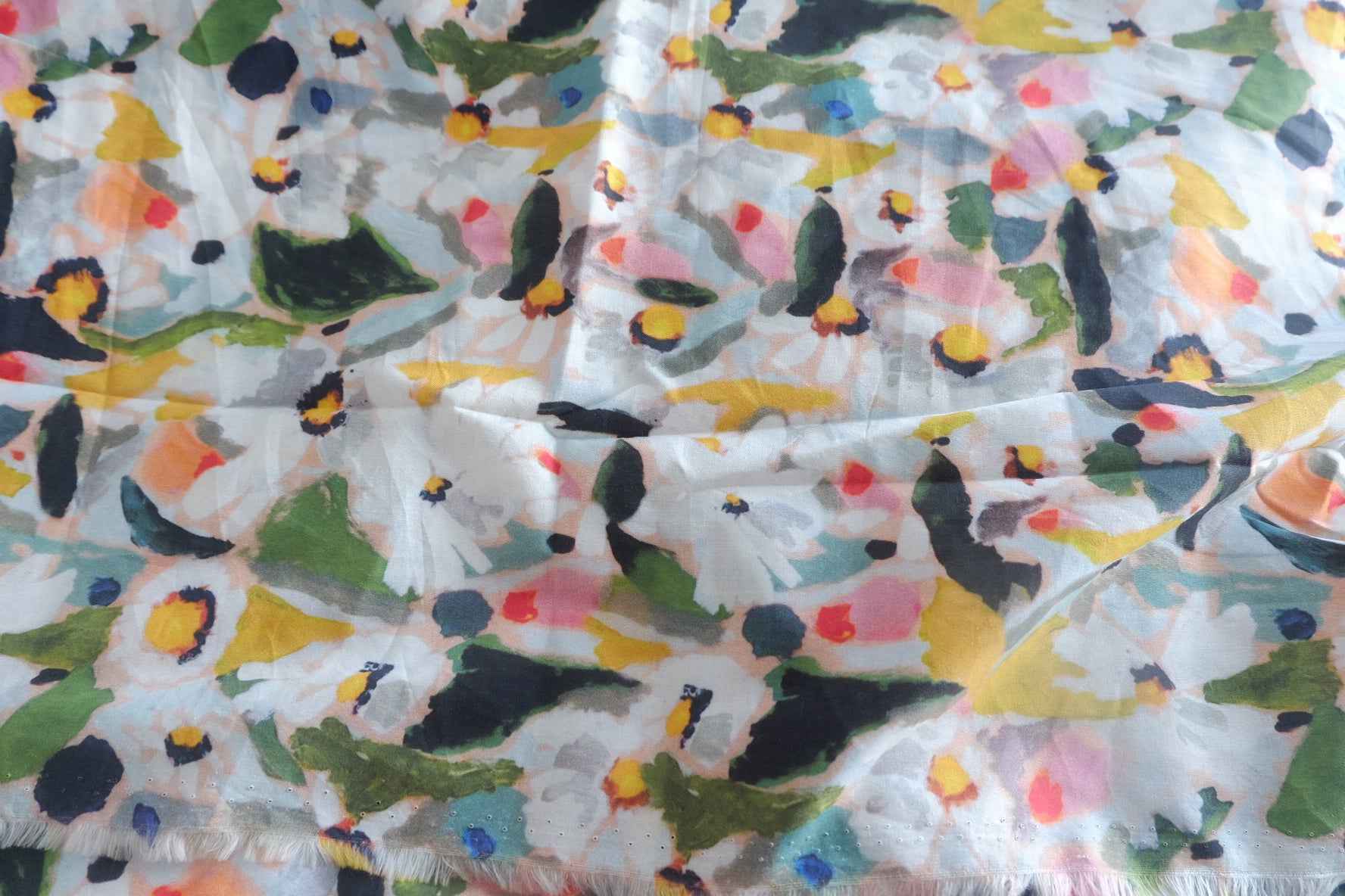 Painterly Daisy Cotton Lawn Fabric - 1.86 yd