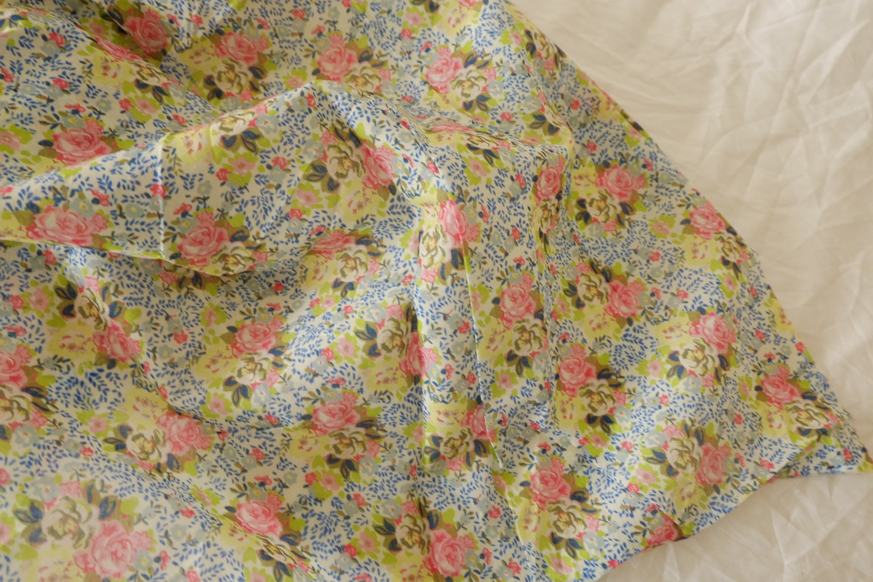 Blue Sprig Rose Lightweight Cotton – 1.09 yd