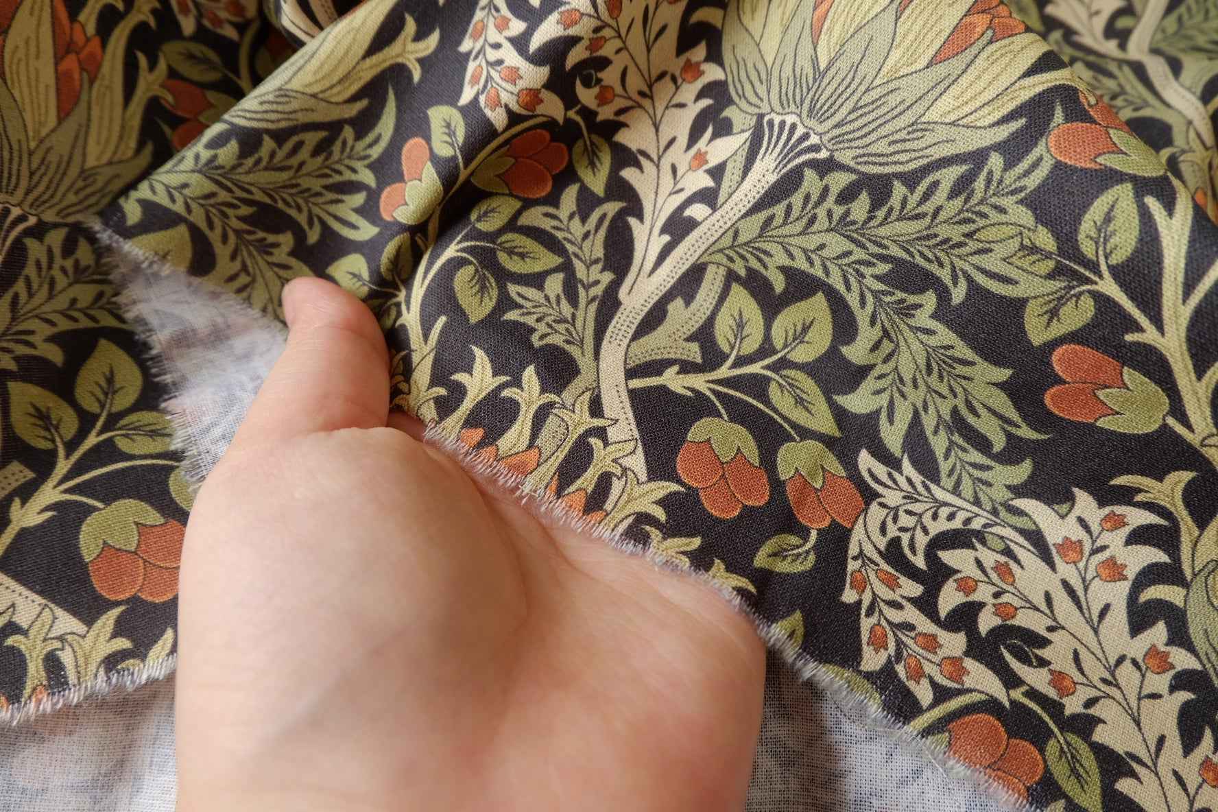 Morris-Inspired Botanical Cotton Fabric, Structured Midweight Plain Weave, 1.64 Yards