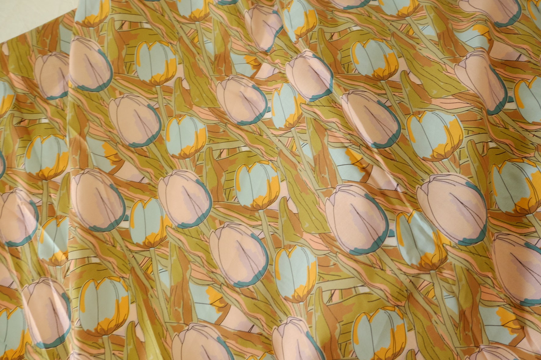 Vintage Tulip Cotton Lawn Fabric – 1.9 yd