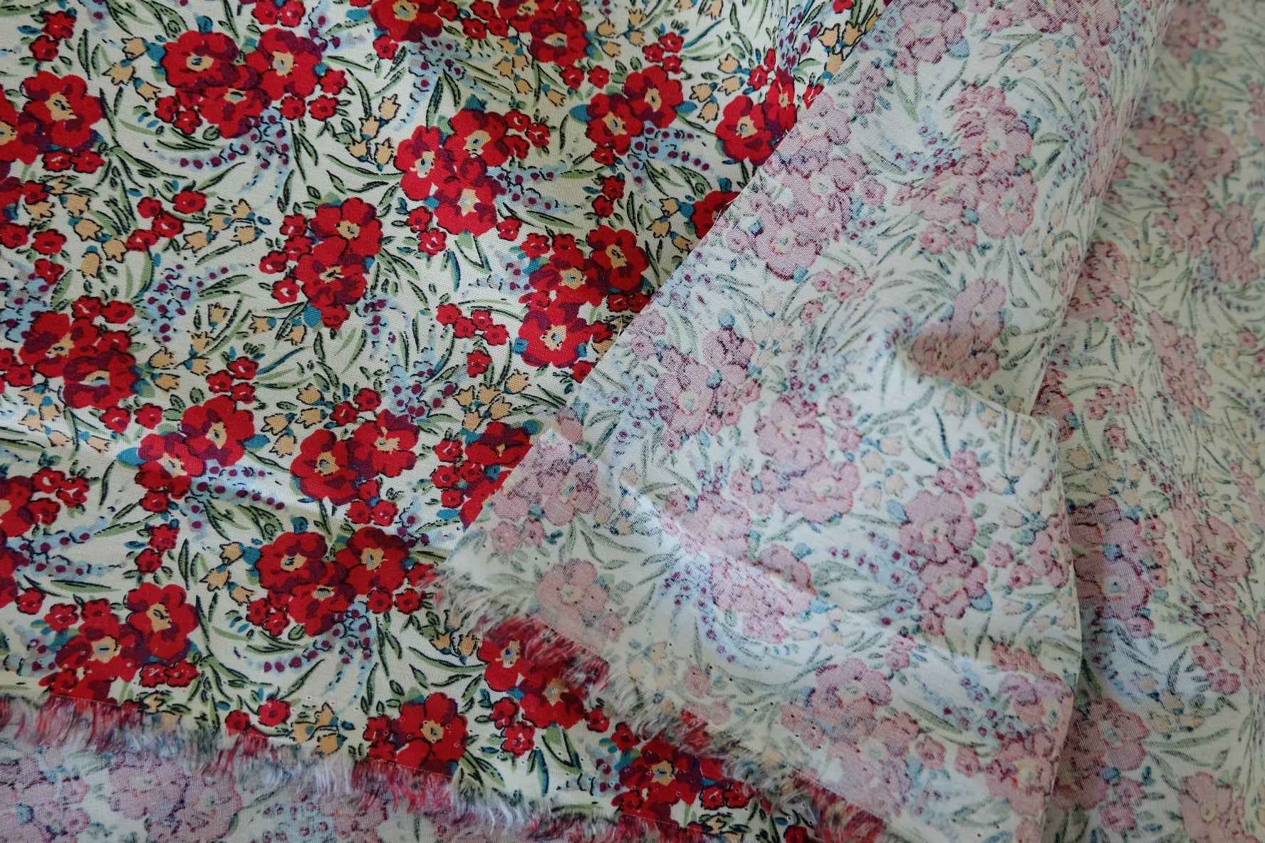 Red Ditsy Floral Lightweight Cotton Fabric – 2.2 yd