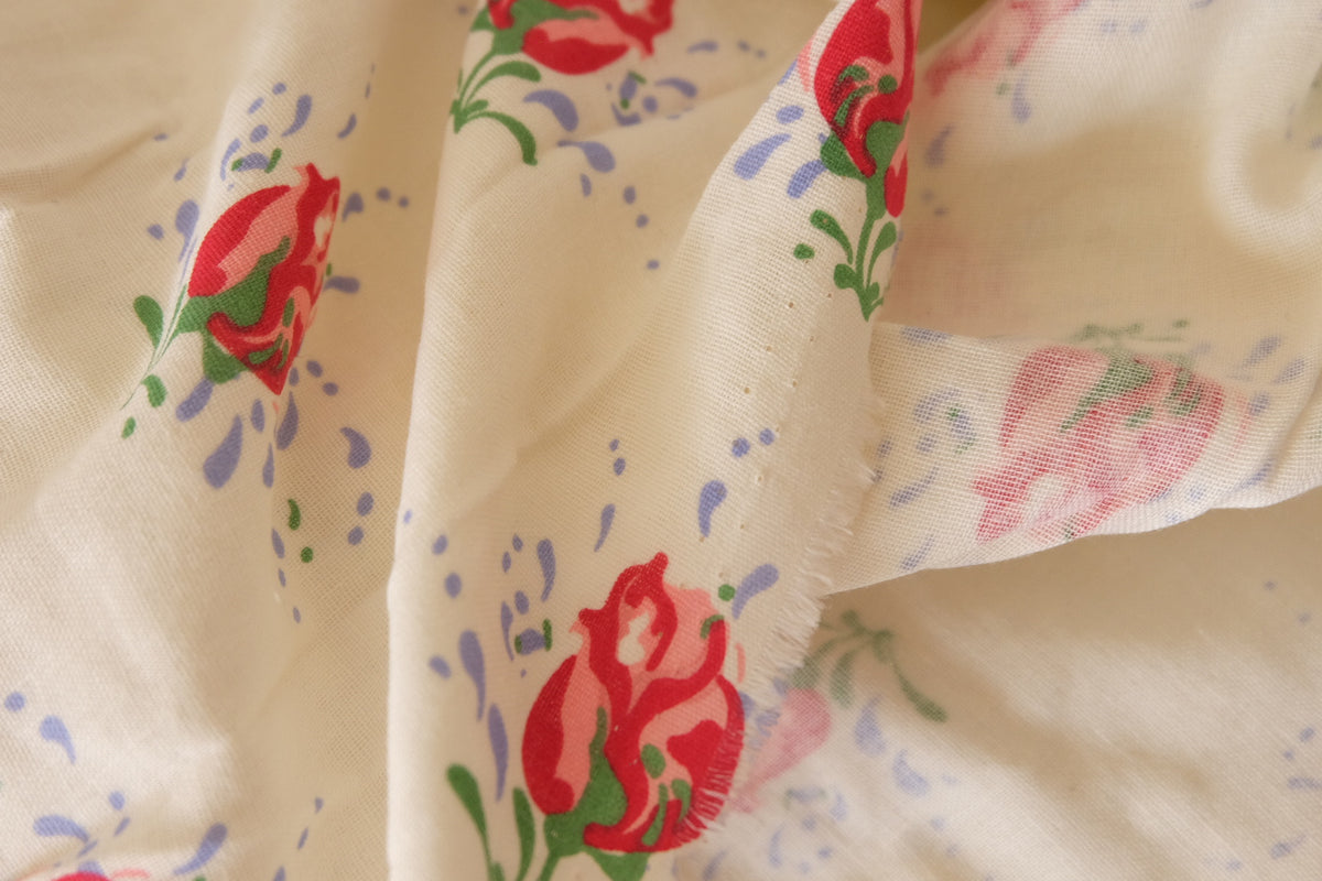 Little Red Roses – Soft Double Cotton Gauze – 1.9 yd