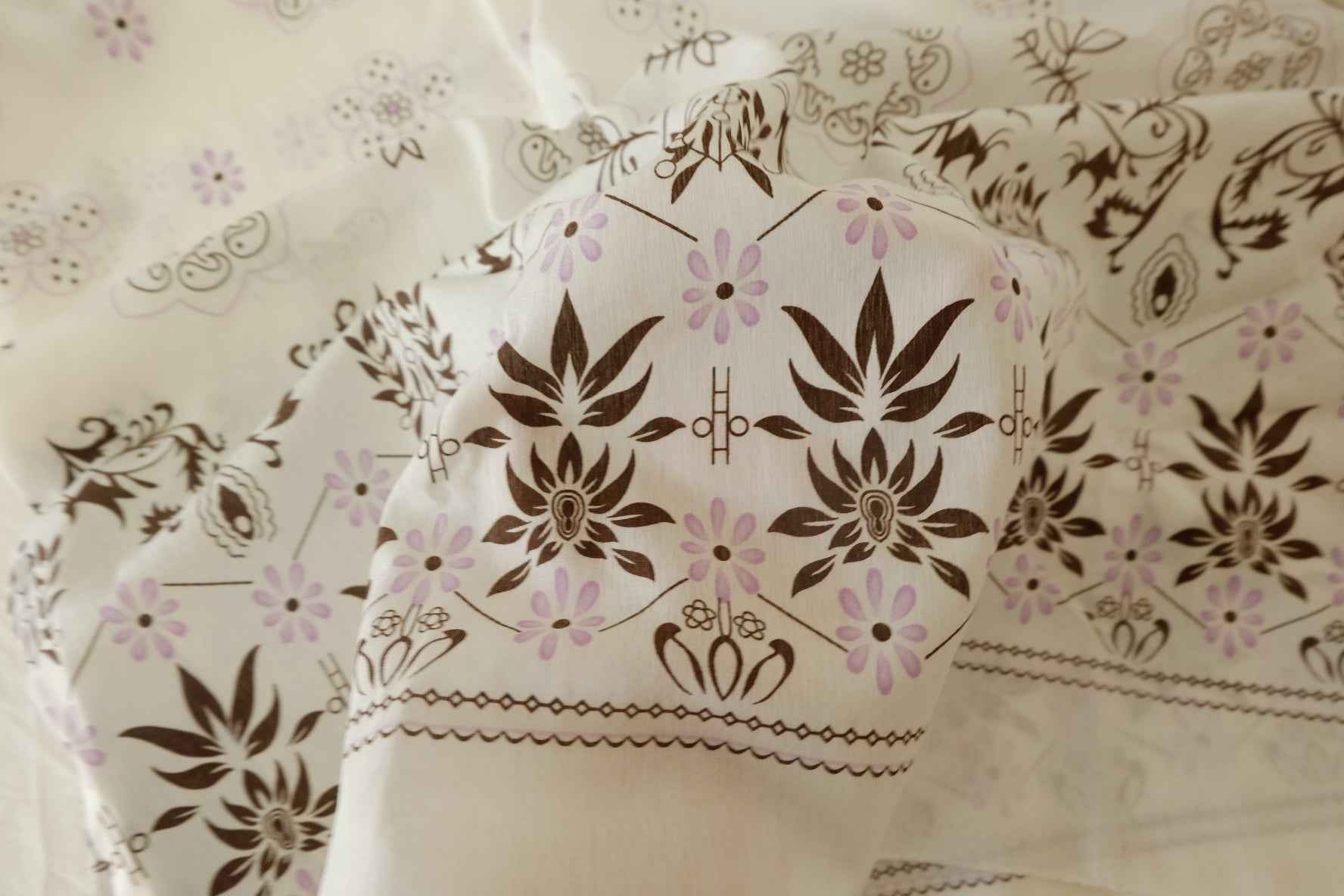 Vintage Border Print Tencel-Cotton Fabric – 1.6 yd