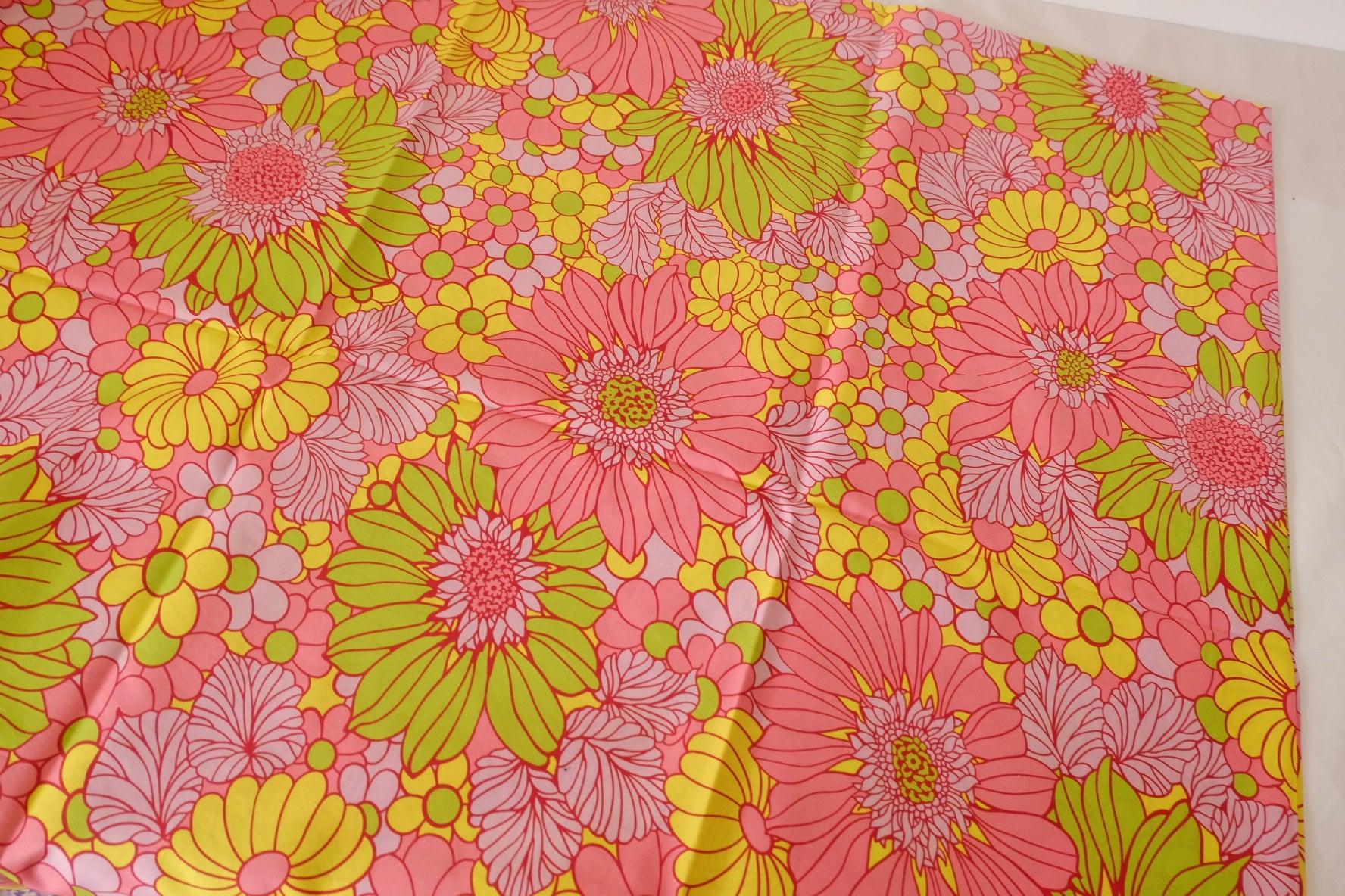 Retro Pink Floral Cotton Lawn Fabric – 2.7 yd