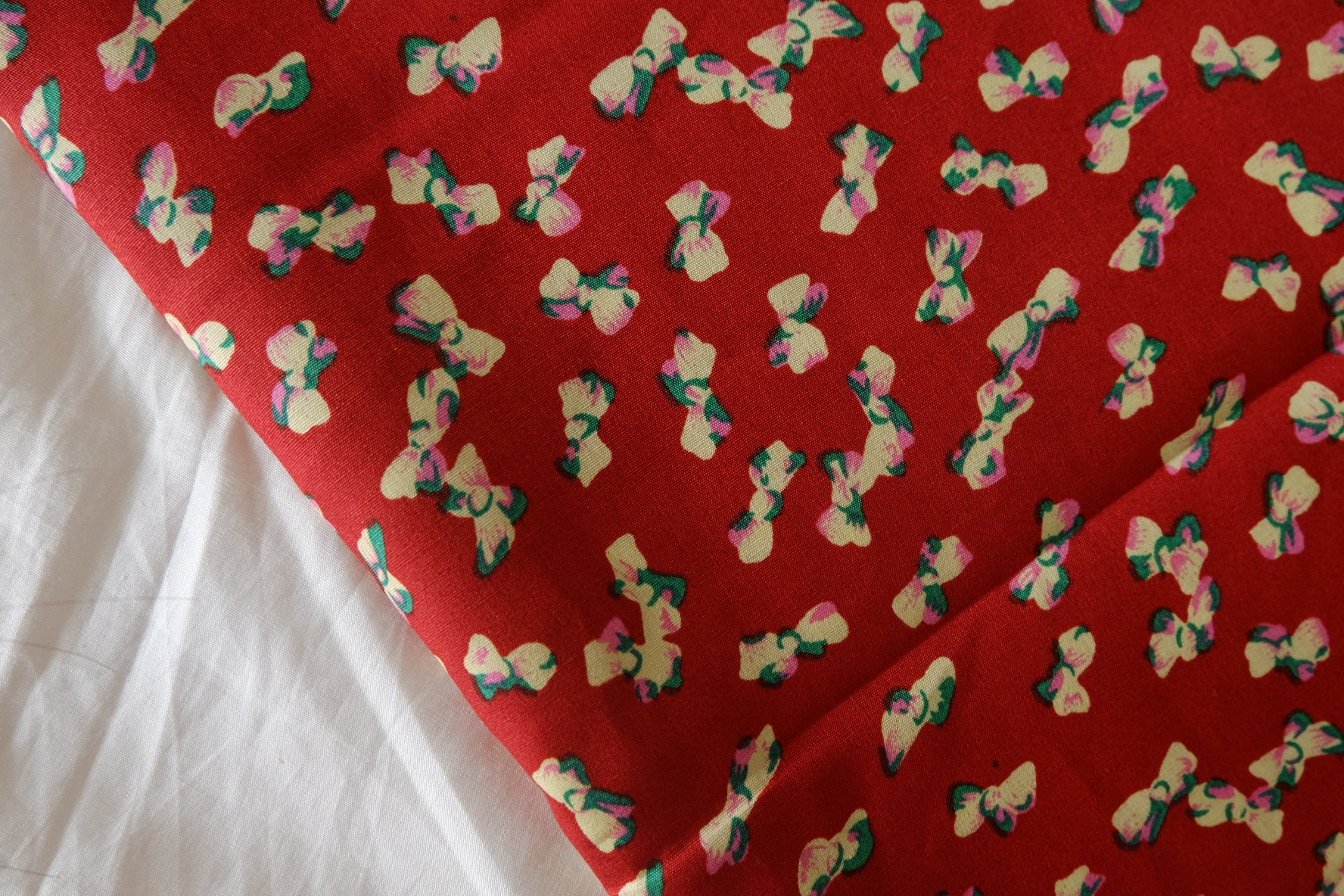 Red Bow Print High-Count Cotton Poplin – 1.6 yd