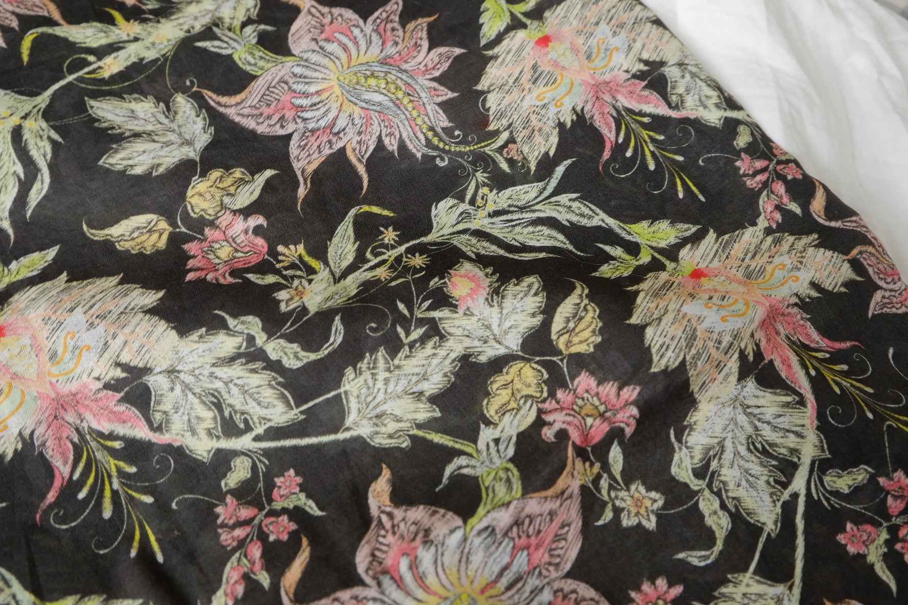 Inky Romantic Floral Cotton Poplin Fabric, Lightweight 80s Cotton, 3.28 Yards