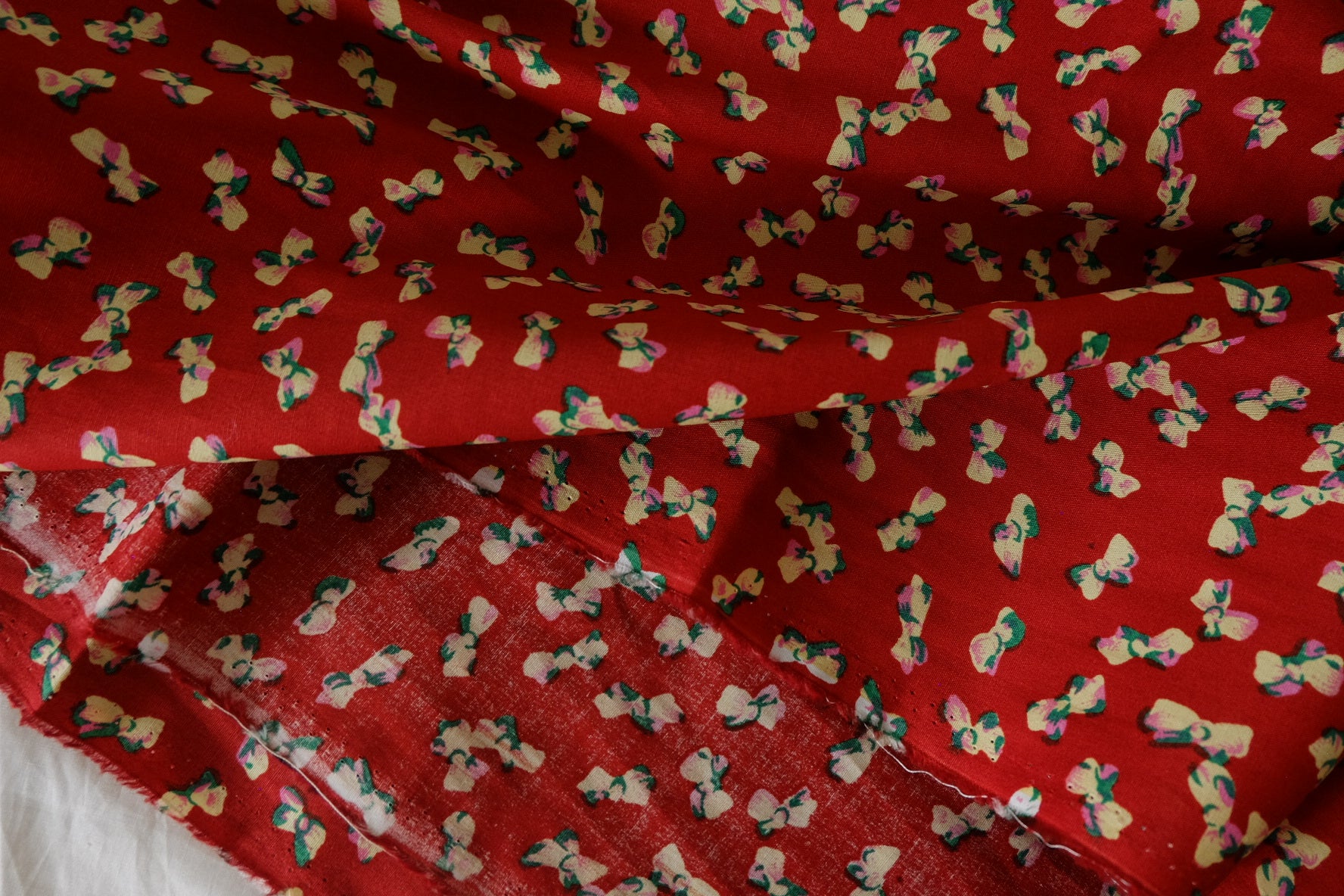 Red Bow Print High-Count Cotton Poplin – 1.6 yd