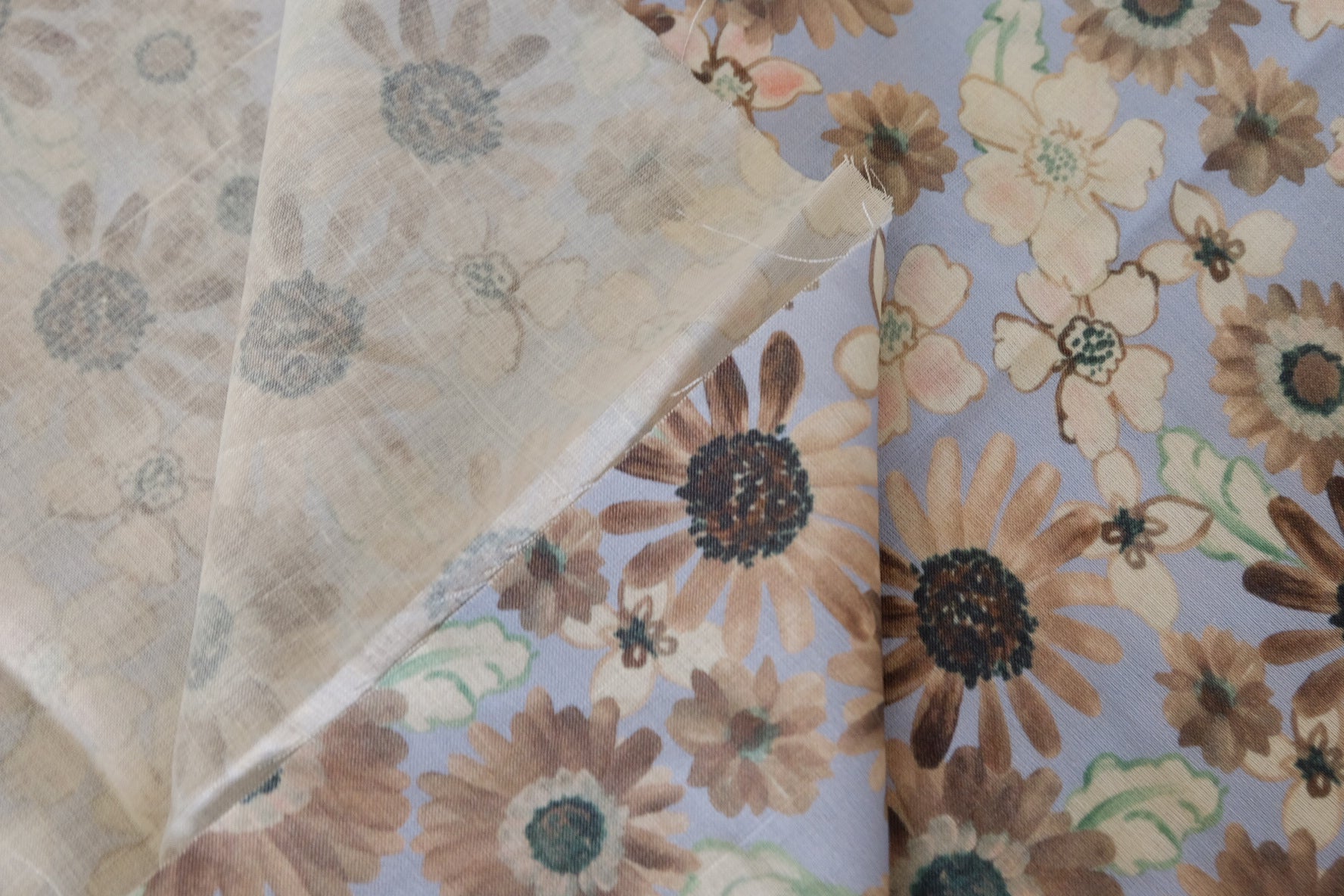 Linen Cotton Blend Fabric – Vintage Daisy Floral Print – 2.2 yd