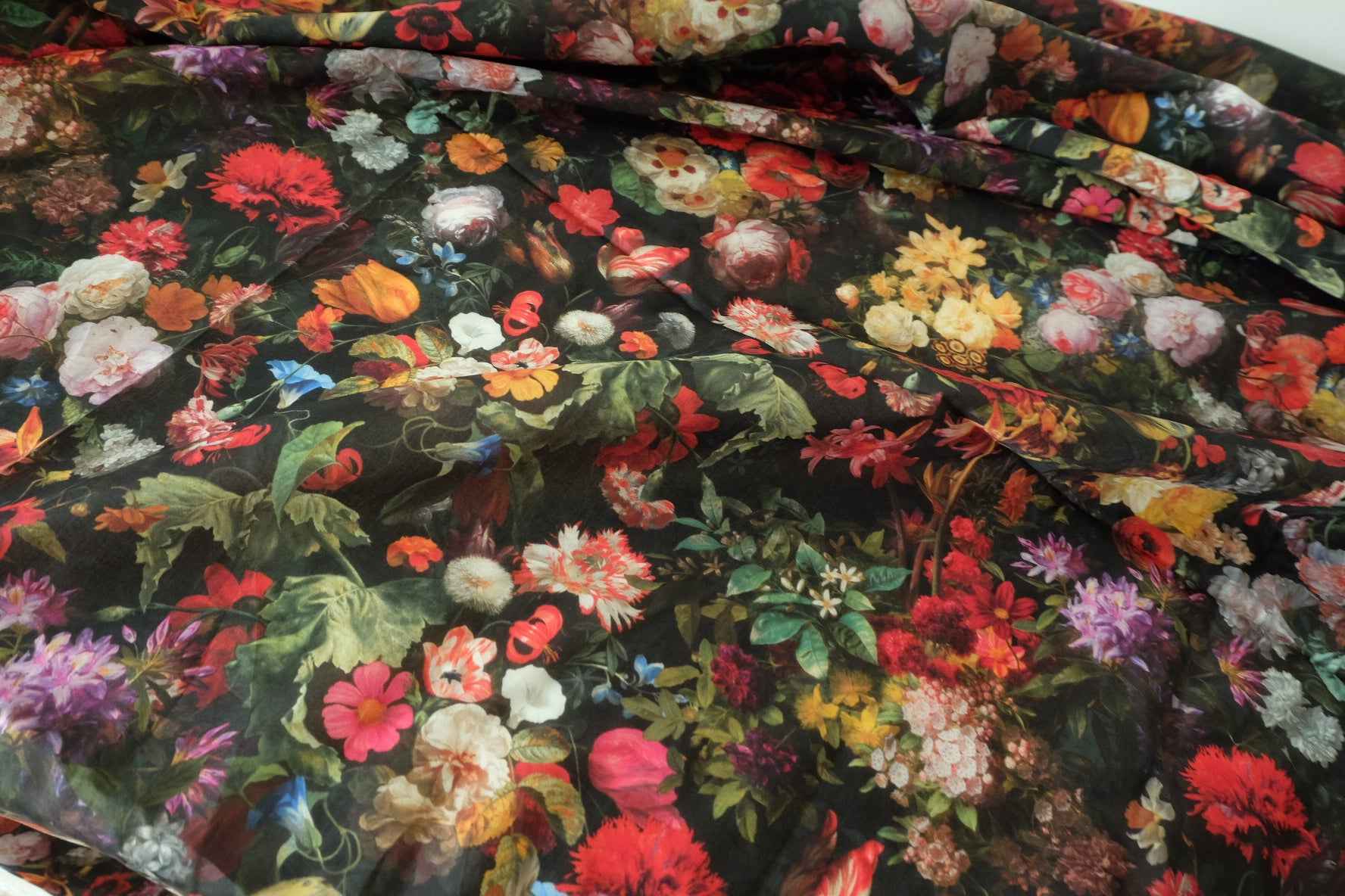 Painterly Dark Floral Cotton Lawn Fabric – 2.7 yd