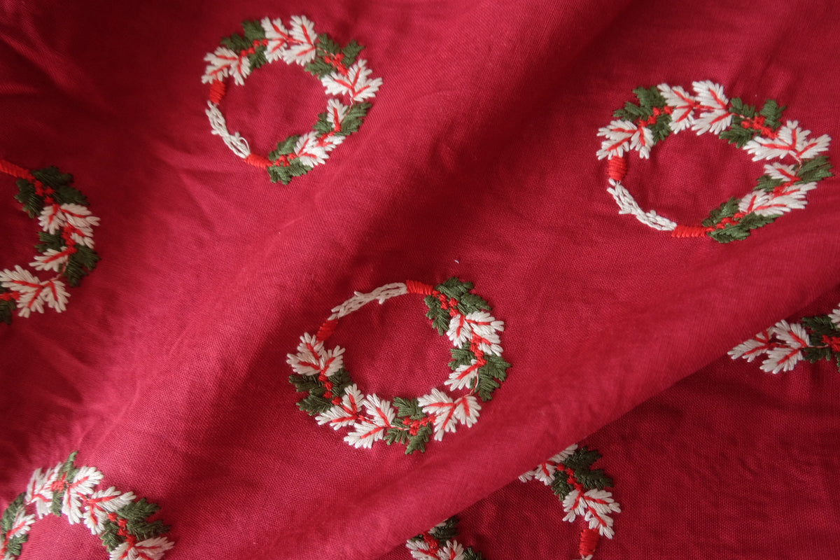 Christmas Wreath Embroidered Cotton Linen – 0.55 yd