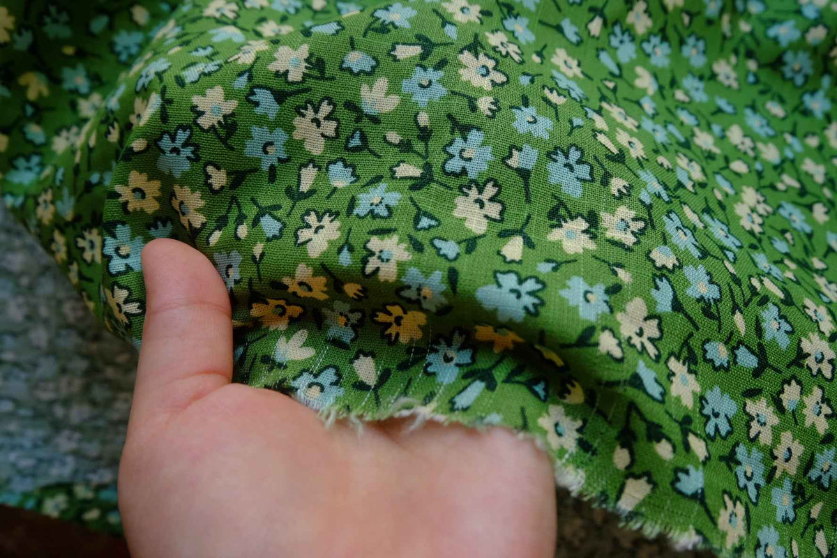 Meadow Green Ditsy Floral Cotton Linen Fabric – 2.19 yd