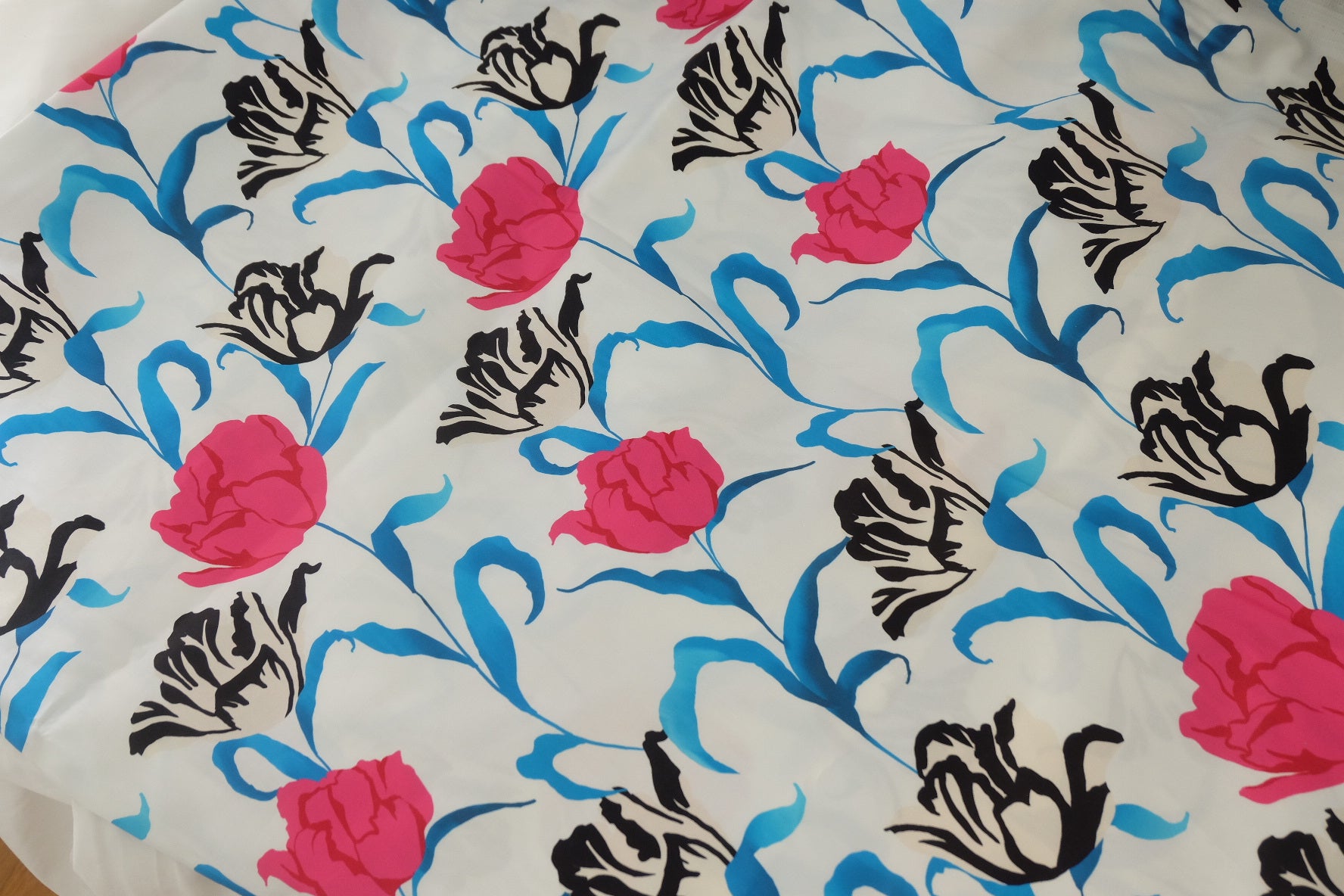 Bold Floral Cotton Sateen – 3.3 yd