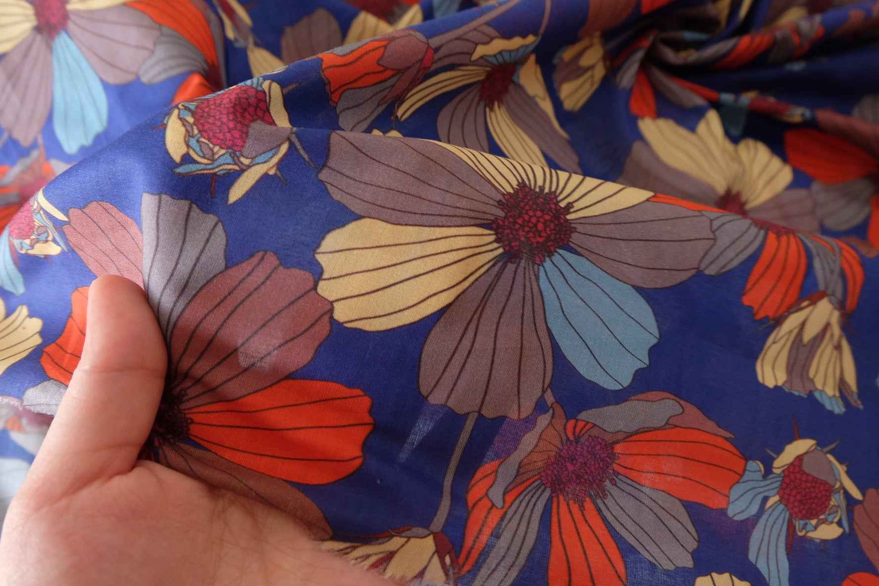 Bold Floral Cotton Lawn Fabric – 3.3 yd