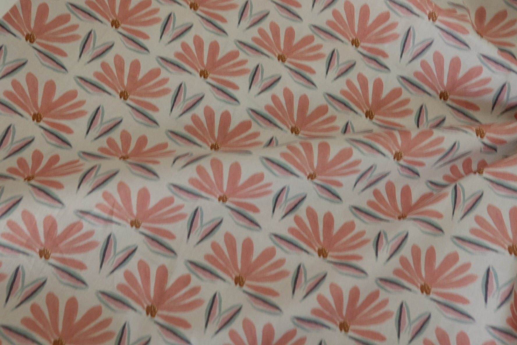 Soft Pink Daisy Cotton Lawn Fabric – Lightweight Floral Cotton Print – 2.5 yd