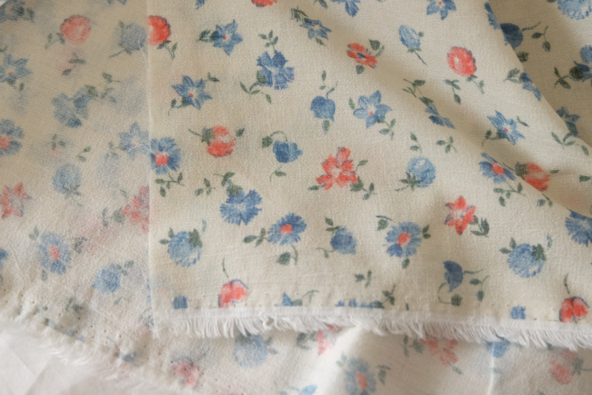 Vintage Ditsy Floral Ultralight Cotton – 2.2 yd