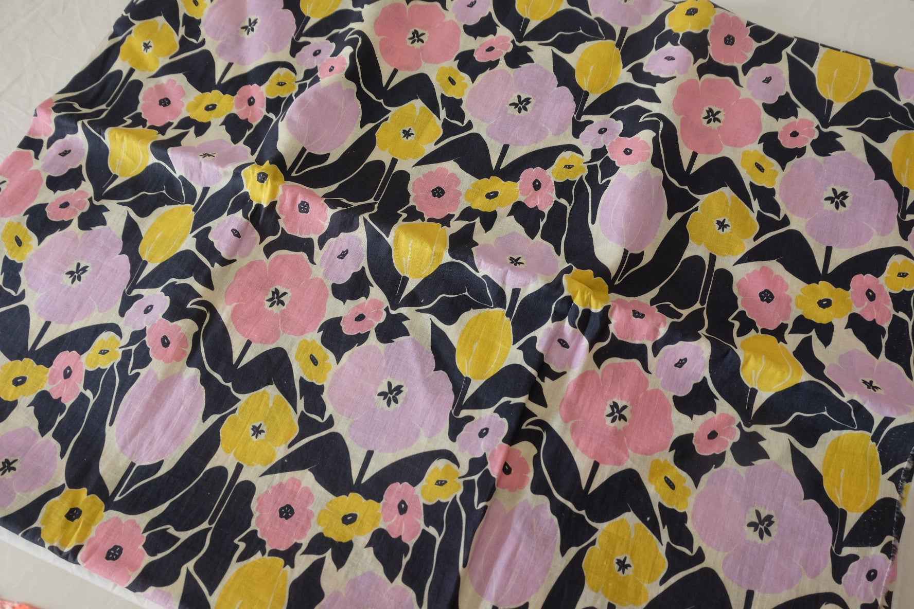 Retro Floral Pre-Shrunk Linen Cotton Blend — 1.64 yd