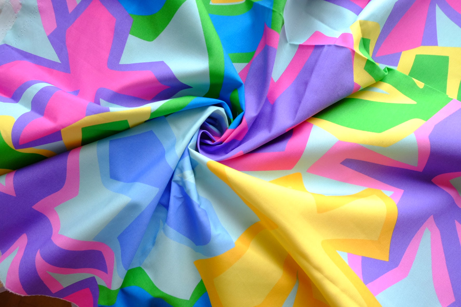 Bold Retro Floral High-Density Cotton Poplin – 2 yd