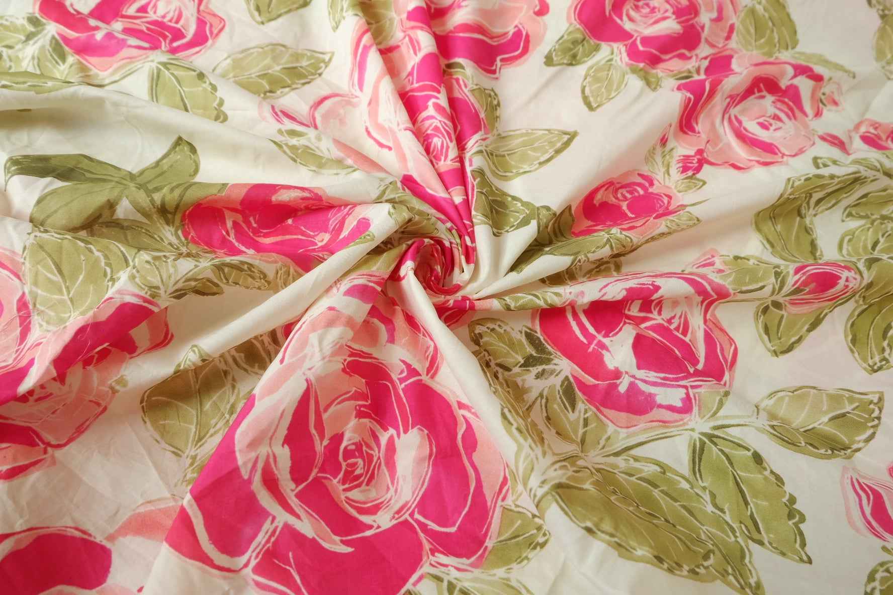 Bright Rose Print Lightweight Cotton Fabric — 3.50 yd