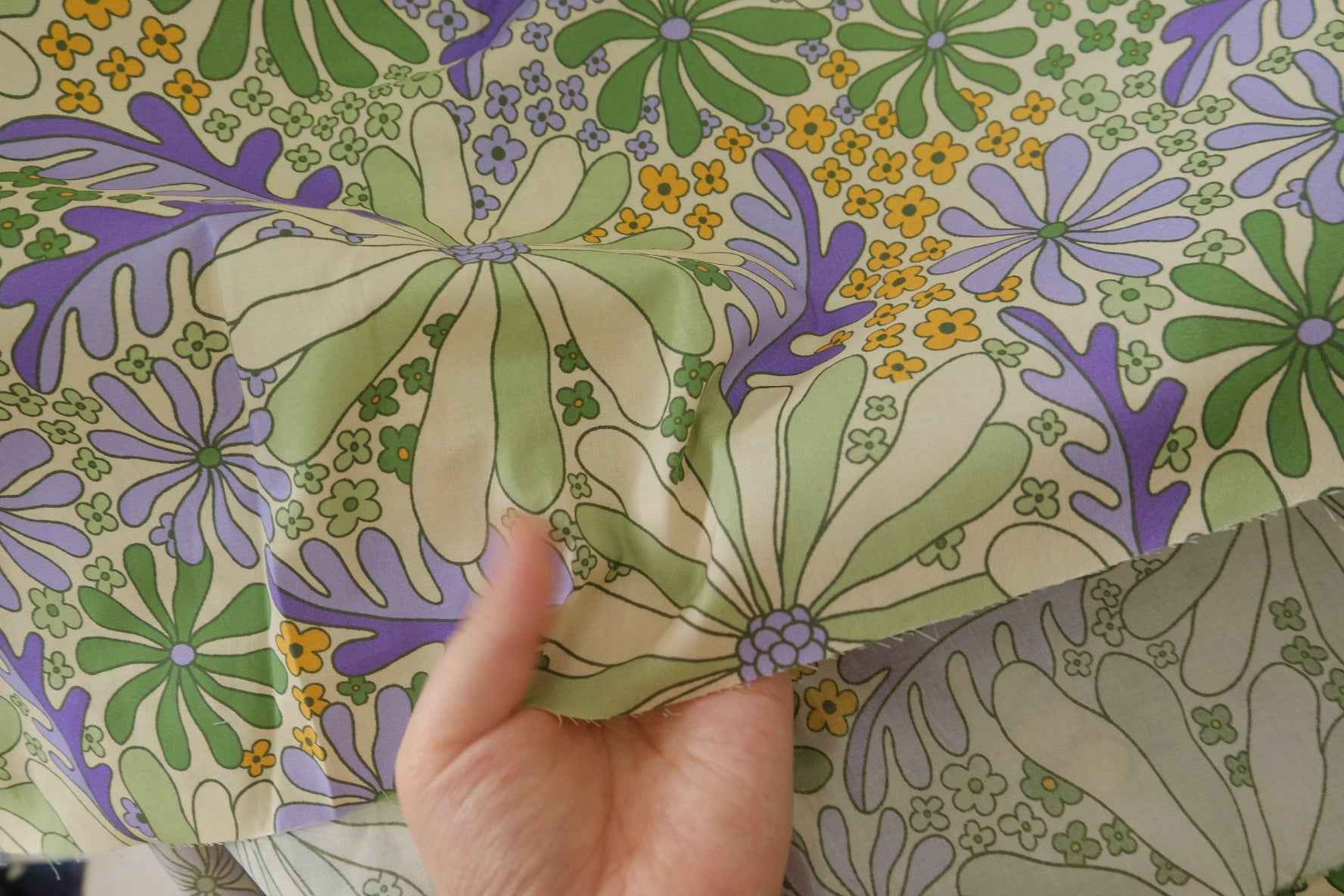Retro Green & Lilac Floral Cotton Poplin Fabric – 3.3 yd