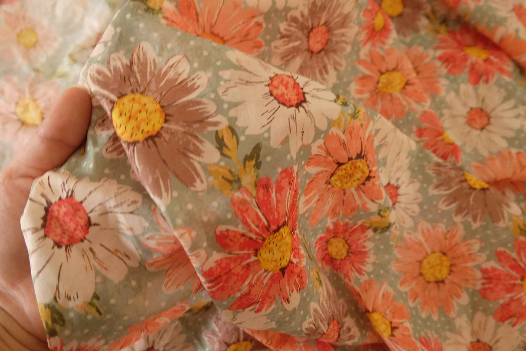 Vintage Daisy Lightweight Cotton Lawn Fabric – 2.5 yd