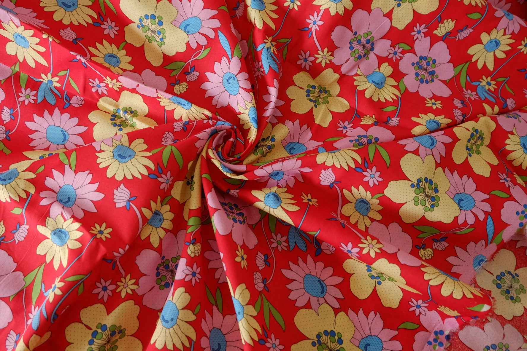 Retro Floral Cotton Lawn Fabric – 2.2 yd / 3.3 yd