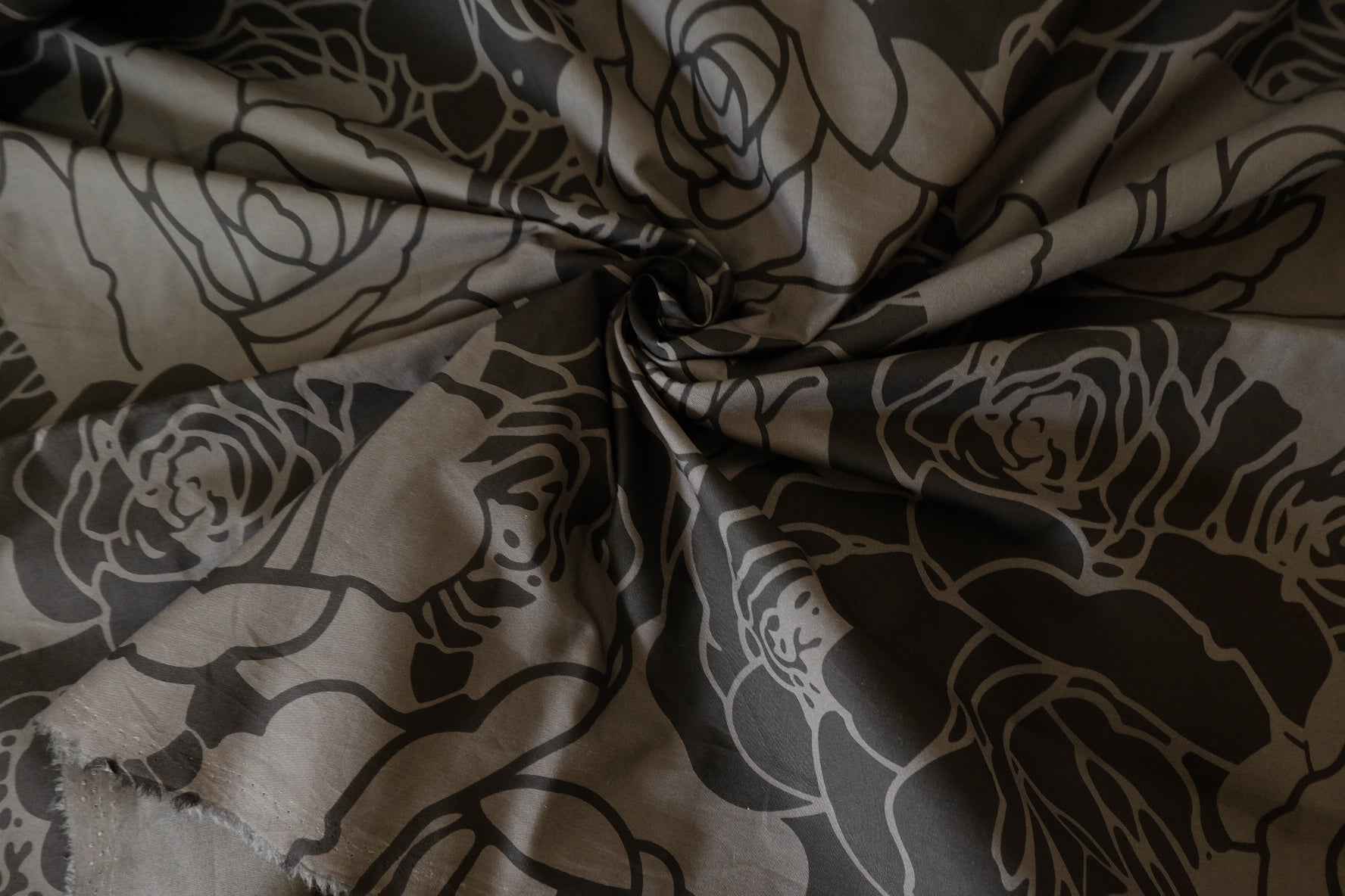 Dark Graphic Rose Heavy Cotton Poplin Fabric – 2 yd