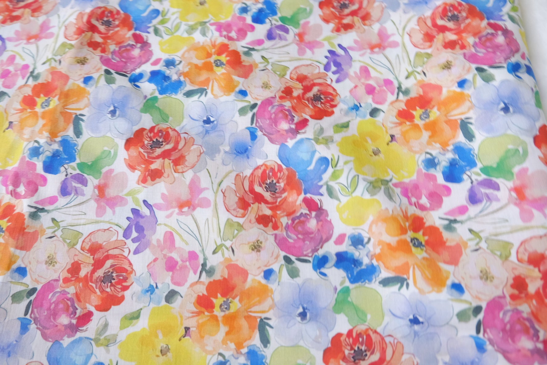 Watercolor Floral 80s Cotton Lawn Fabric — 1.64 yd