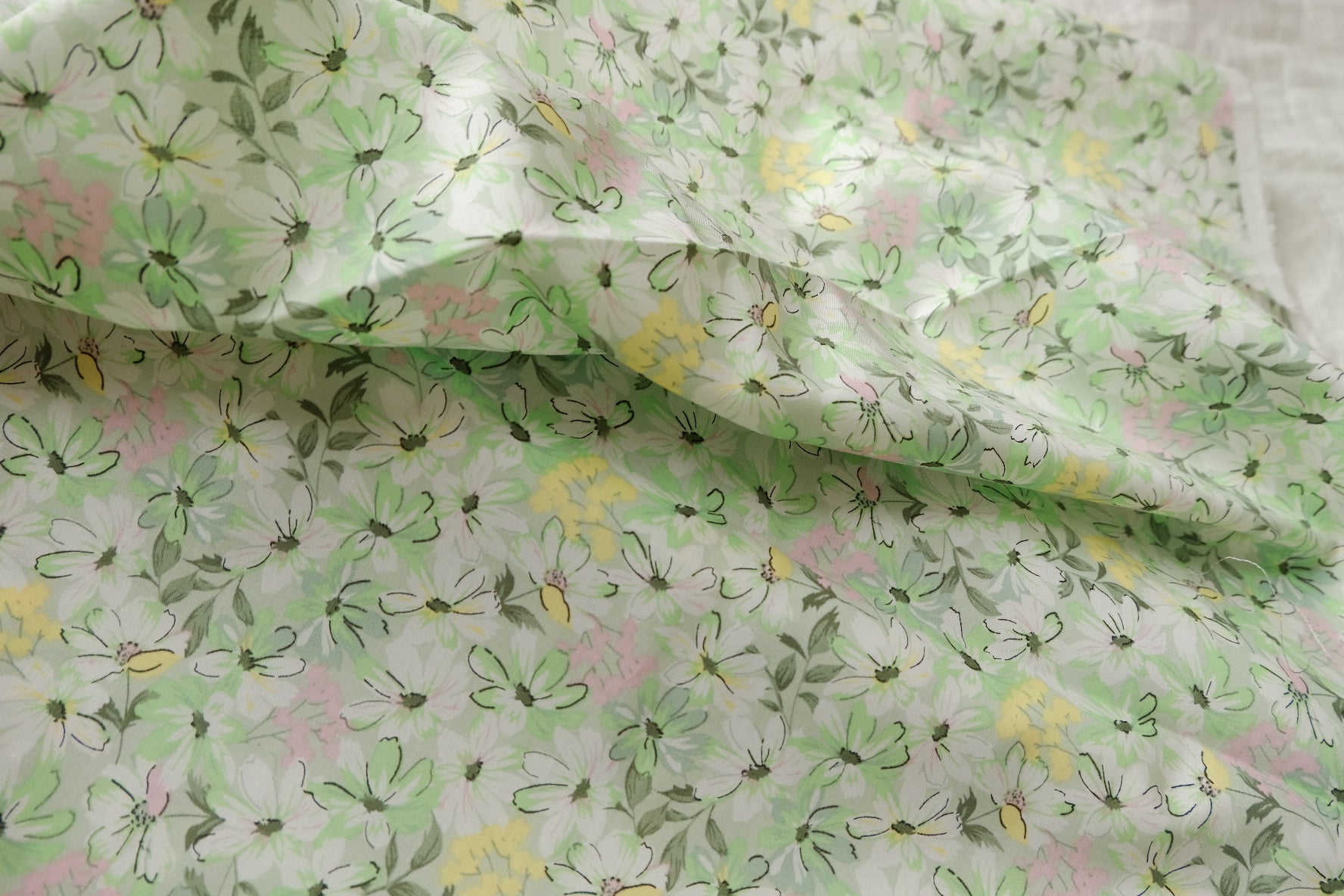 Green Summer Daisy Cotton Poplin Fabric — 2.19 yd