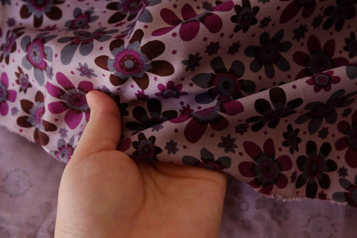 Retro Berry Daisy Soft Cotton Twill Fabric – 2.2 yd