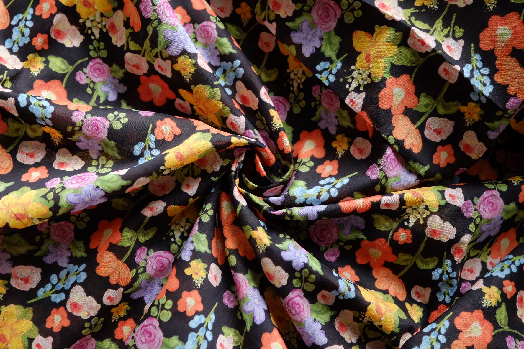Dark Garden 100s Cotton Lawn – 2.7 yd