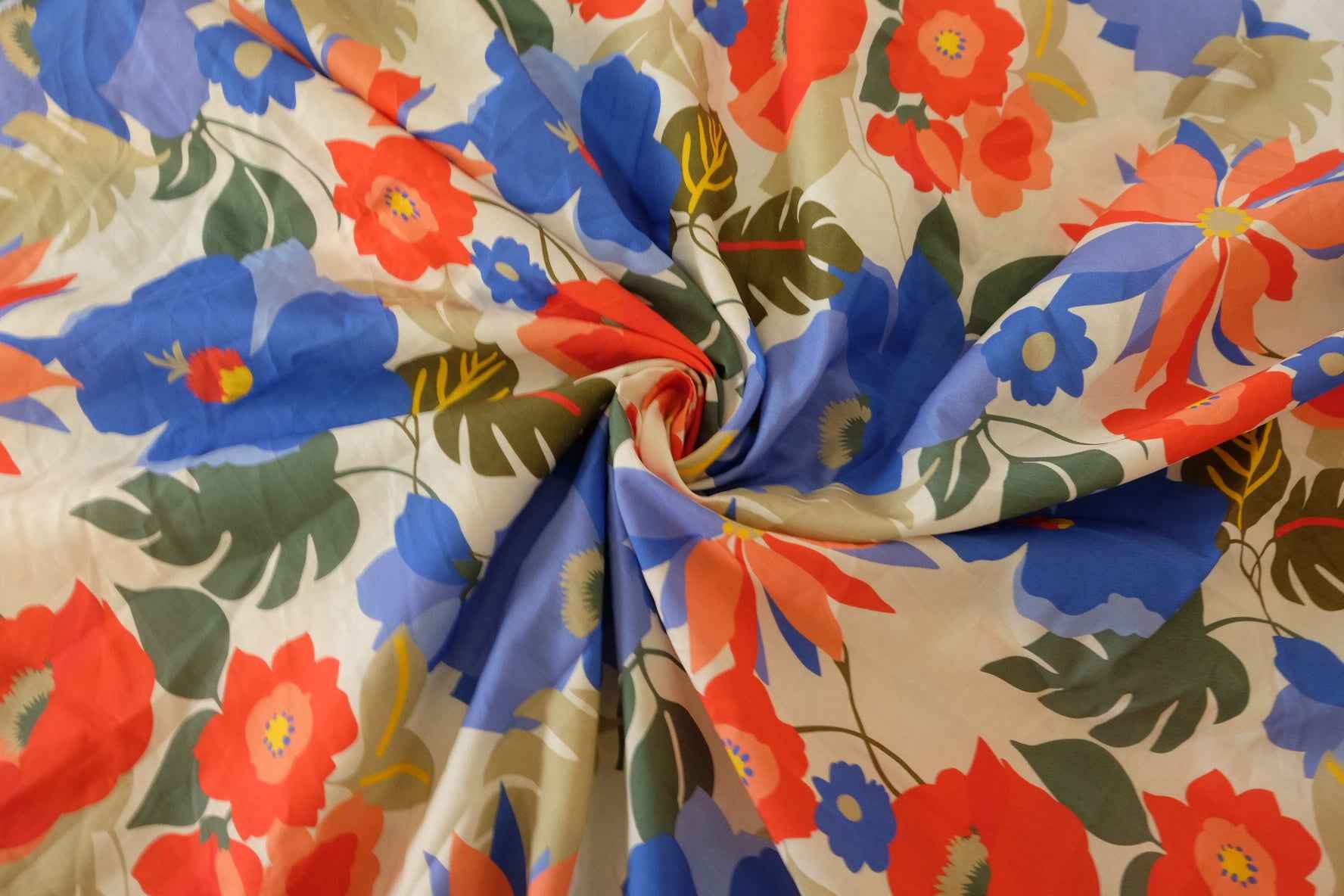 Retro Tropical Floral Cotton Lawn Dress Fabric – 3.1 yd
