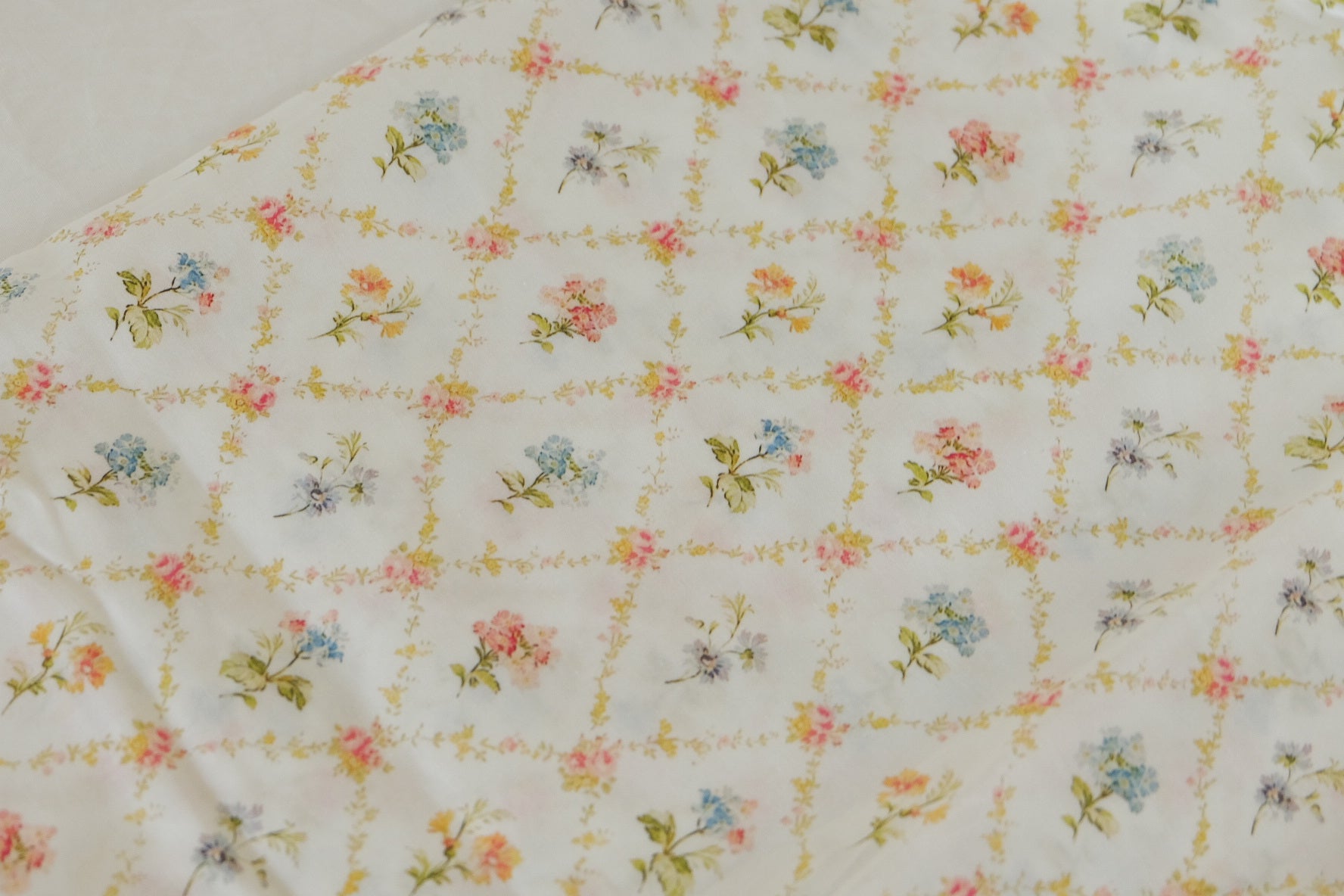 Floral Lattice Cotton Lawn Fabric – Soft Vintage Garden Print (2.7 yd Cut)