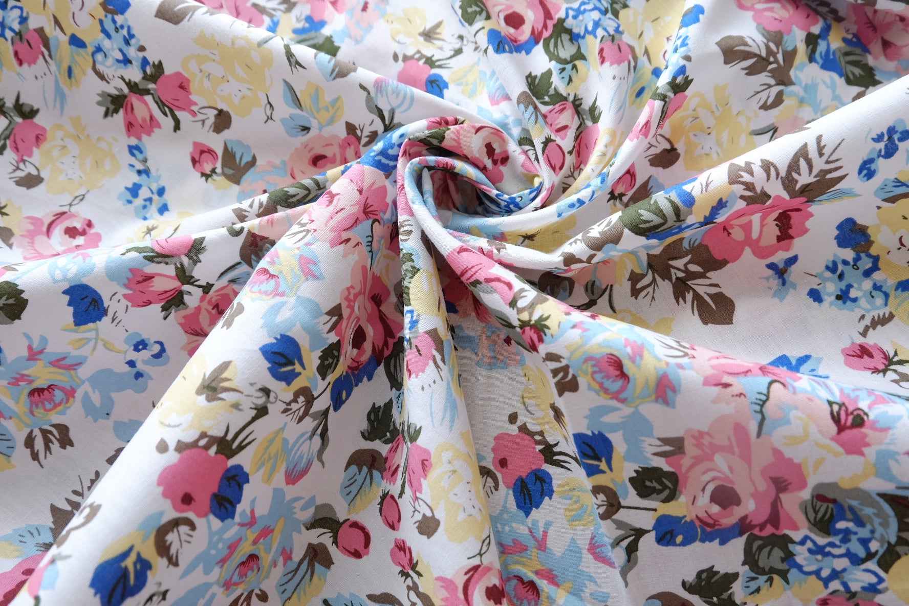 Vintage Rose 40s Cotton Fabric - 3.28 yd