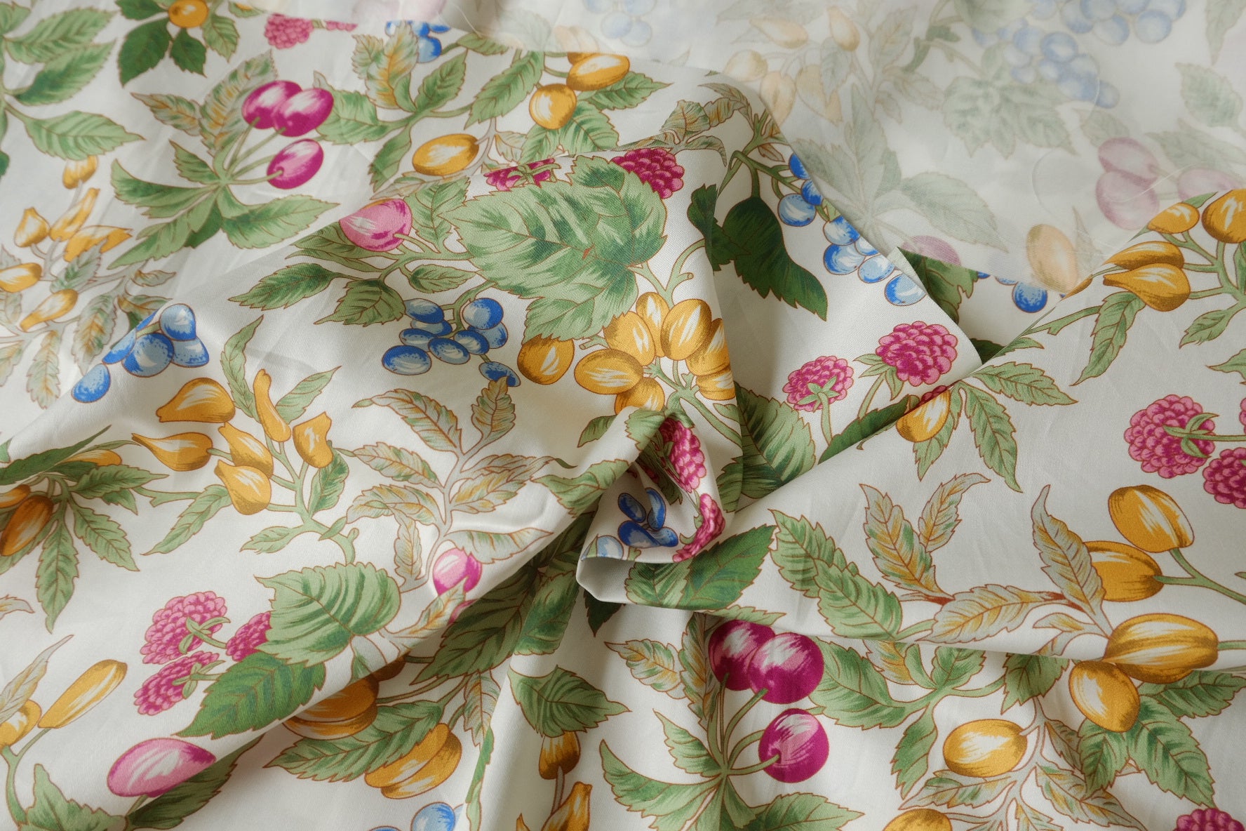 Vintage Orchard Cotton Sateen Fabric, Midweight 60s Cotton, 2.19 Yards