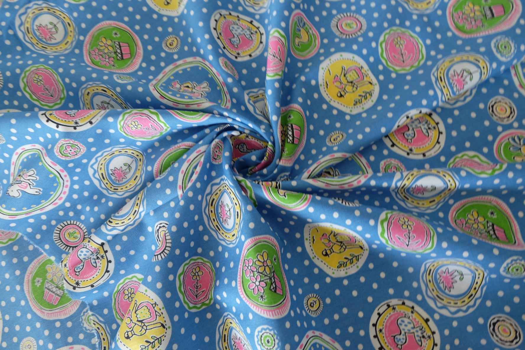 Storybook Medallion Cotton Cloth — 2.19 yd