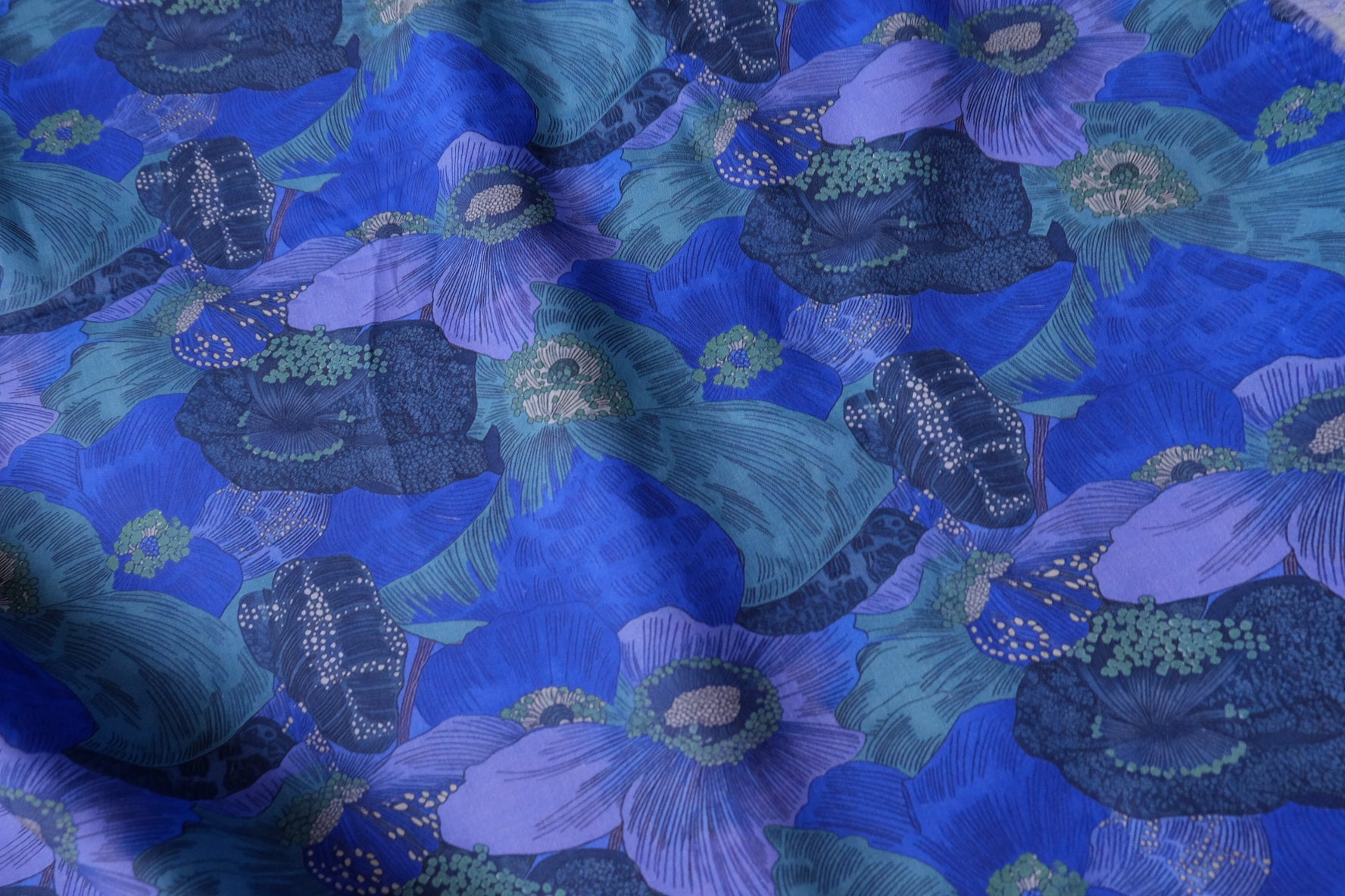 Blue Botanical 80s Cotton Lawn Fabric — 1.64 yd