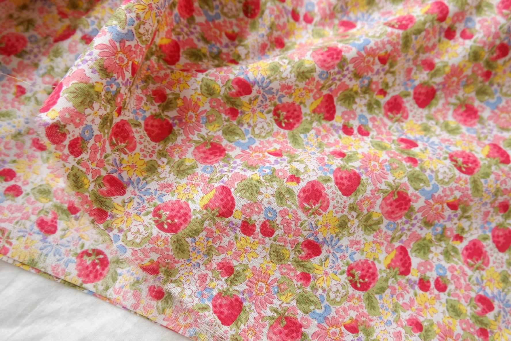 Strawberry Floral 40s Cotton Poplin Fabric - 2.19 yd