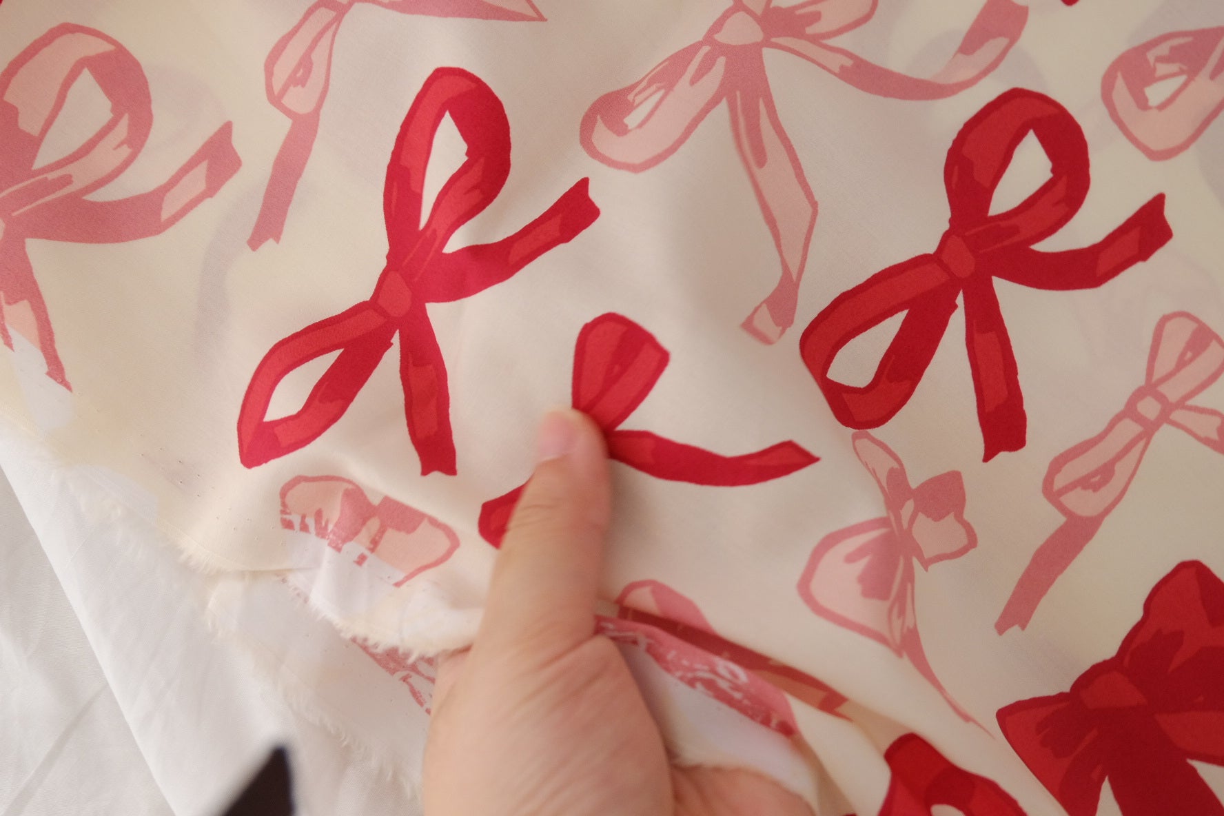Red Bow Cotton Lawn – 2.2 yd