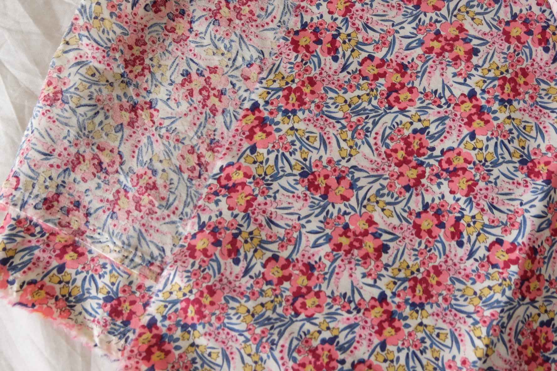 Red Pink Floral Fine Cotton Poplin Fabric – 3.3 Yards