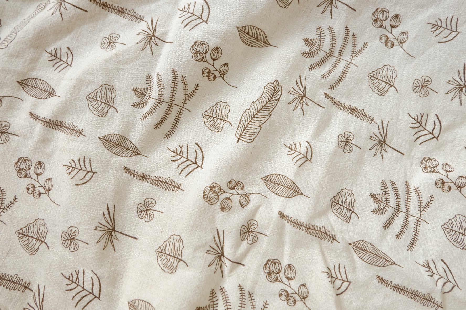 Botanical Print Washed Linen Fabric – Soft Sandwashed Linen for Summer Tops (1.53 yards)